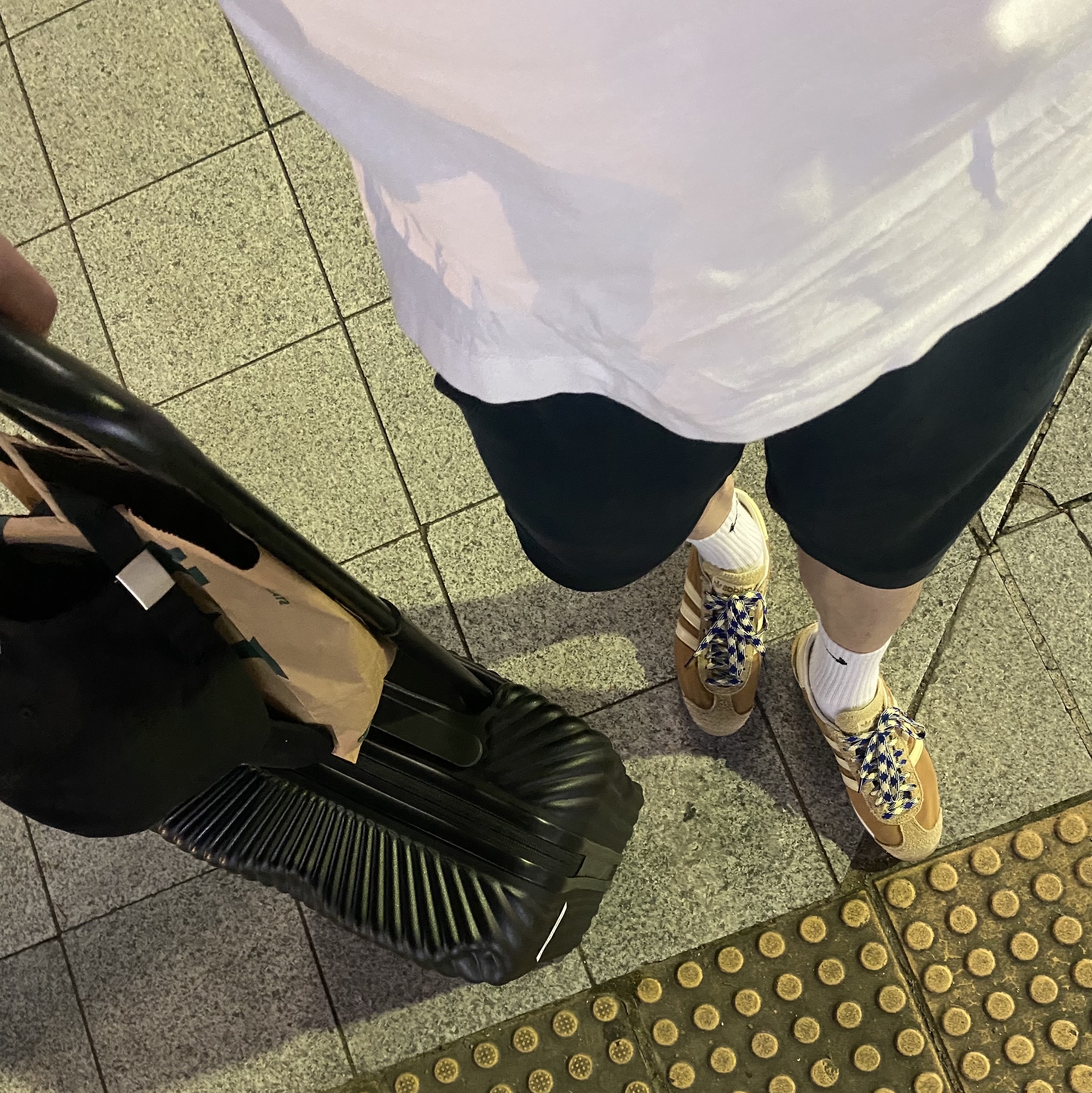 CRASH BAGGAGE Icon 21inch Stripe Black, Adidas x Wales Bonner Country Mesa 착용 스타일