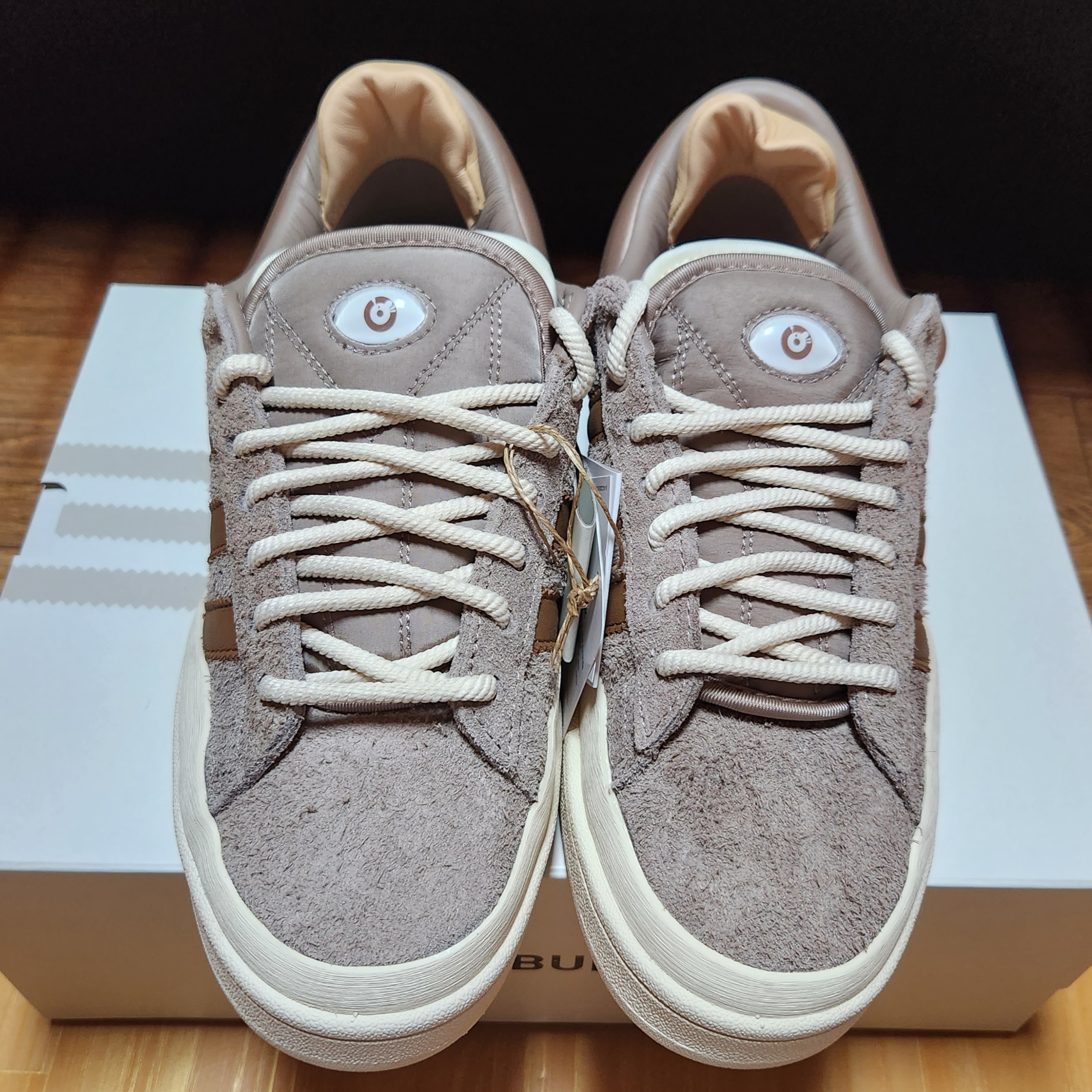 Adidas x Bad Bunny Campus Supplier Color White 착용 스타일 - 1