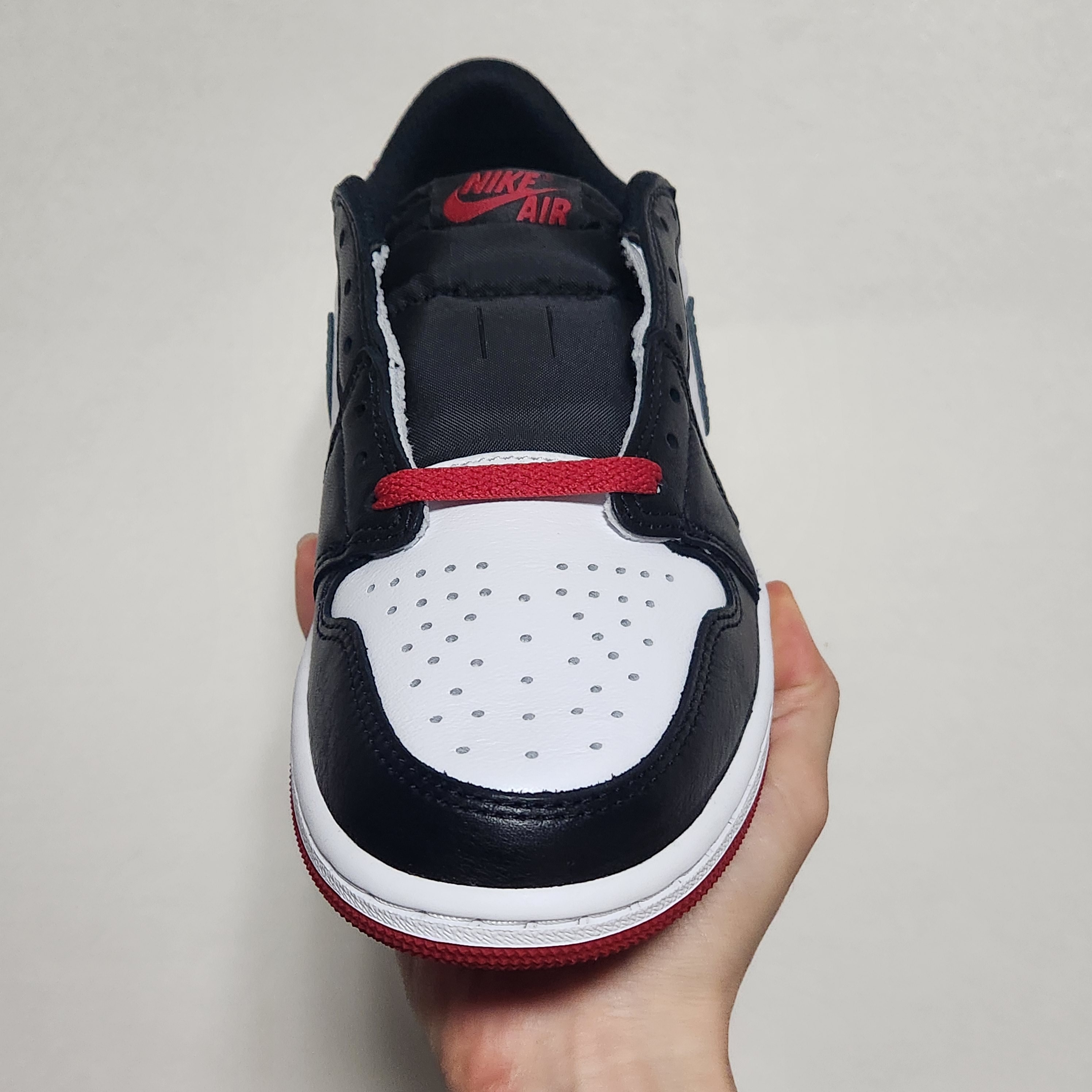 Jordan 1 Retro Low OG Black Toe 착용 스타일 - 4