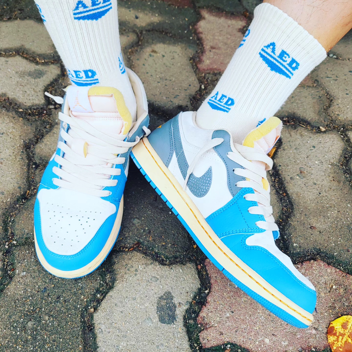 Stussy Flower Grid Pigment Dyed T-Shirt Sky Blue, Jordan 1 Low SE Tokyo 96 착용 스타일 - 3