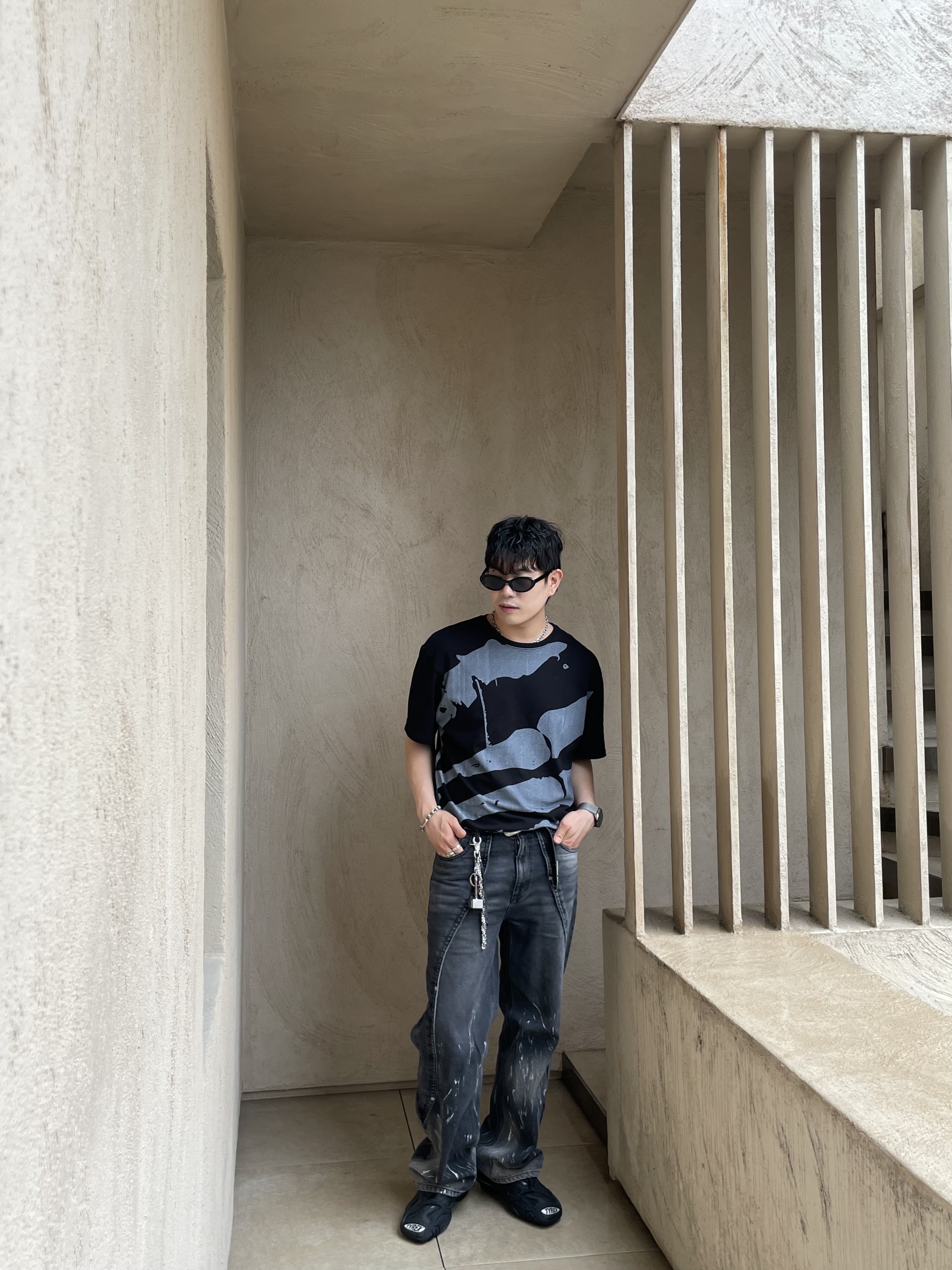 Balenciaga Tyrex Sneakers Black 착용 스타일 - 2