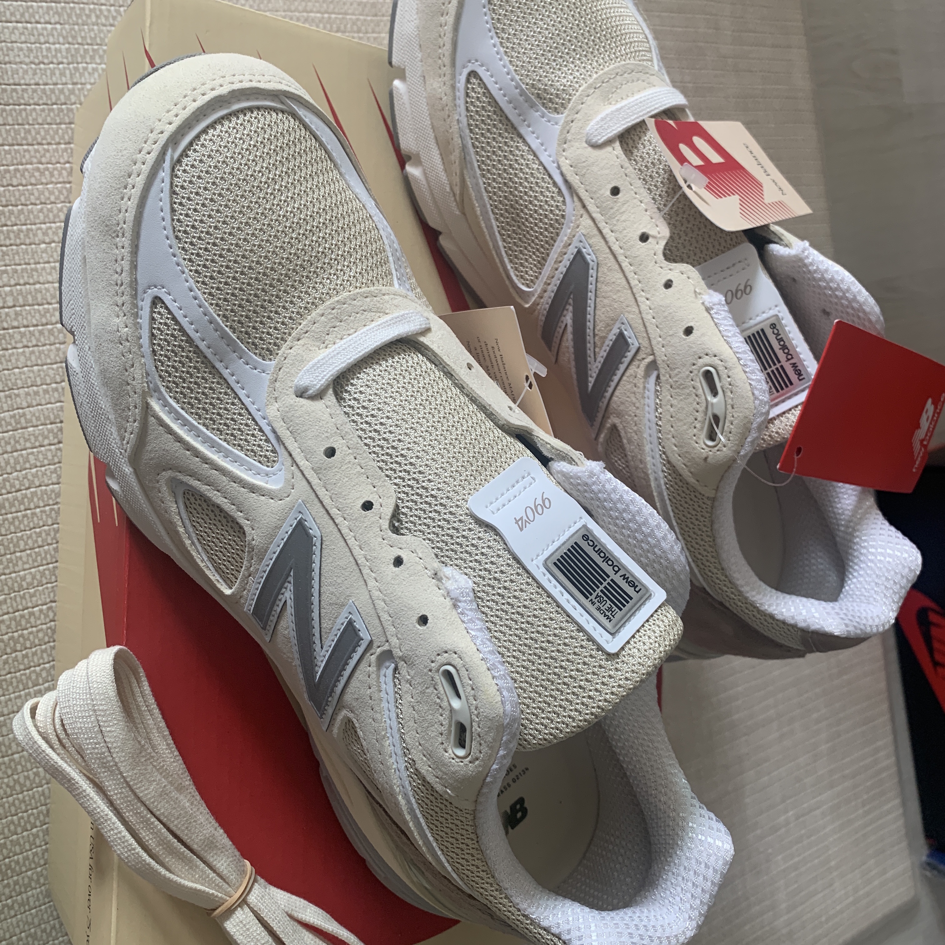 New Balance 990v4 Made in USA Cream White 착용 스타일 - 4