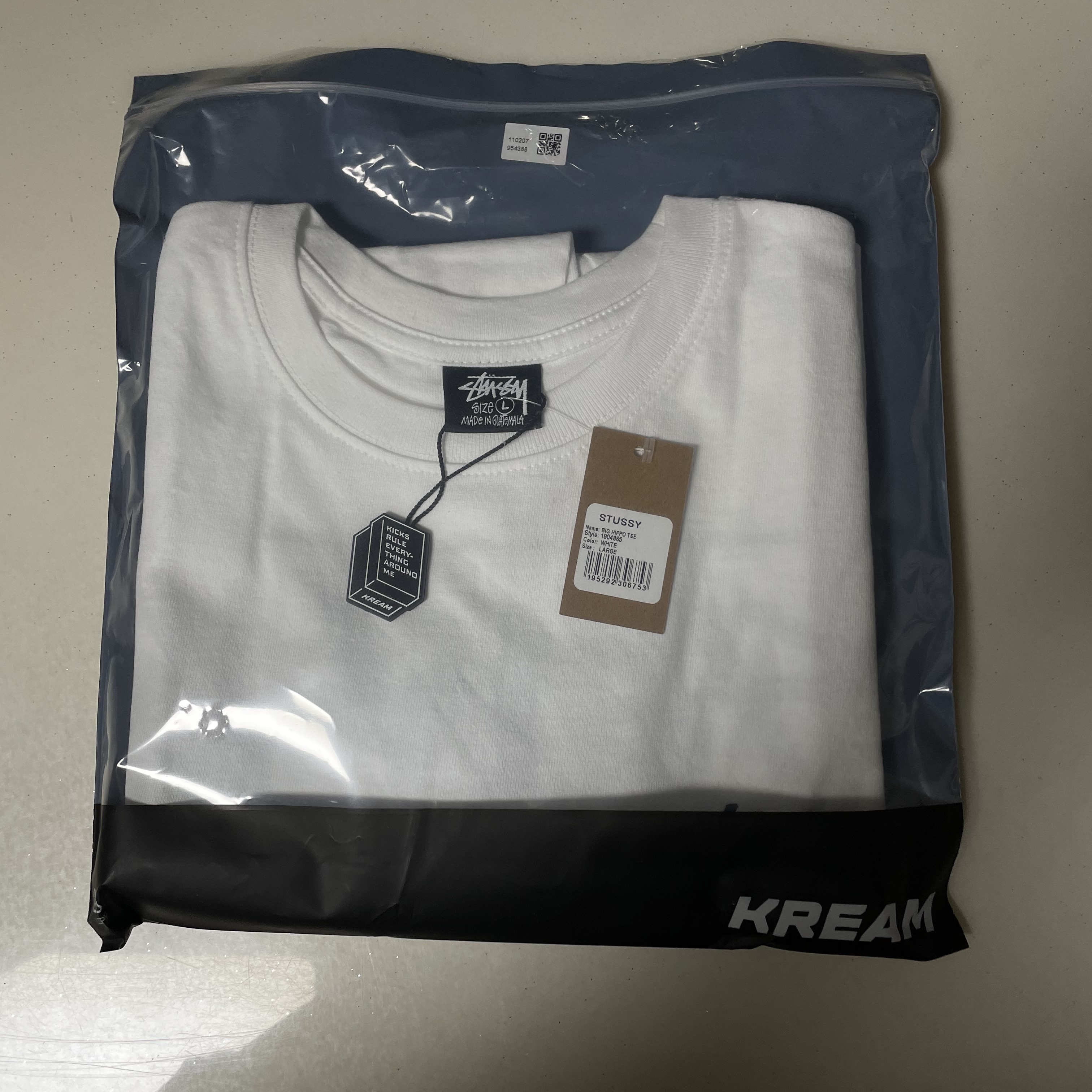 Stussy Livin' Large T-Shirt White 착용 스타일 - 3
