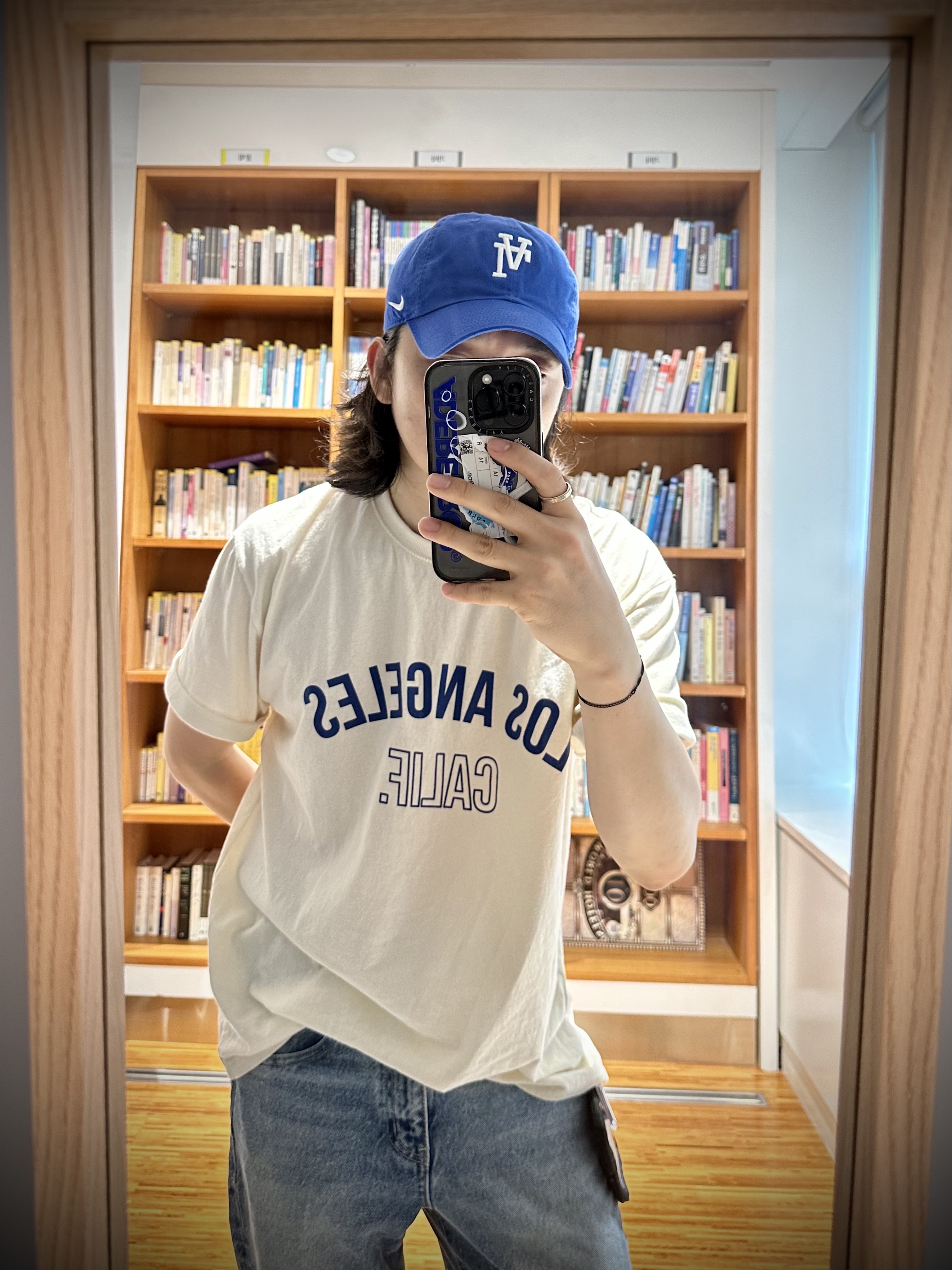 Maison Mihara Yasuhiro Hank OG Sole Chenille Low-top Sneakers White, COS Quilted Oversized Shoulder Bag Black 착용 스타일 - 4