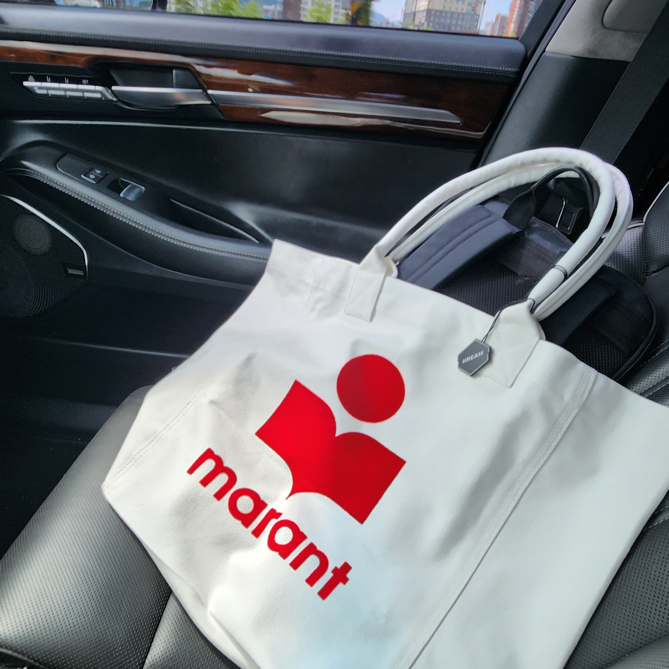 Isabel Marant Yenky Canvas Bag Ecru Red 착용 스타일
