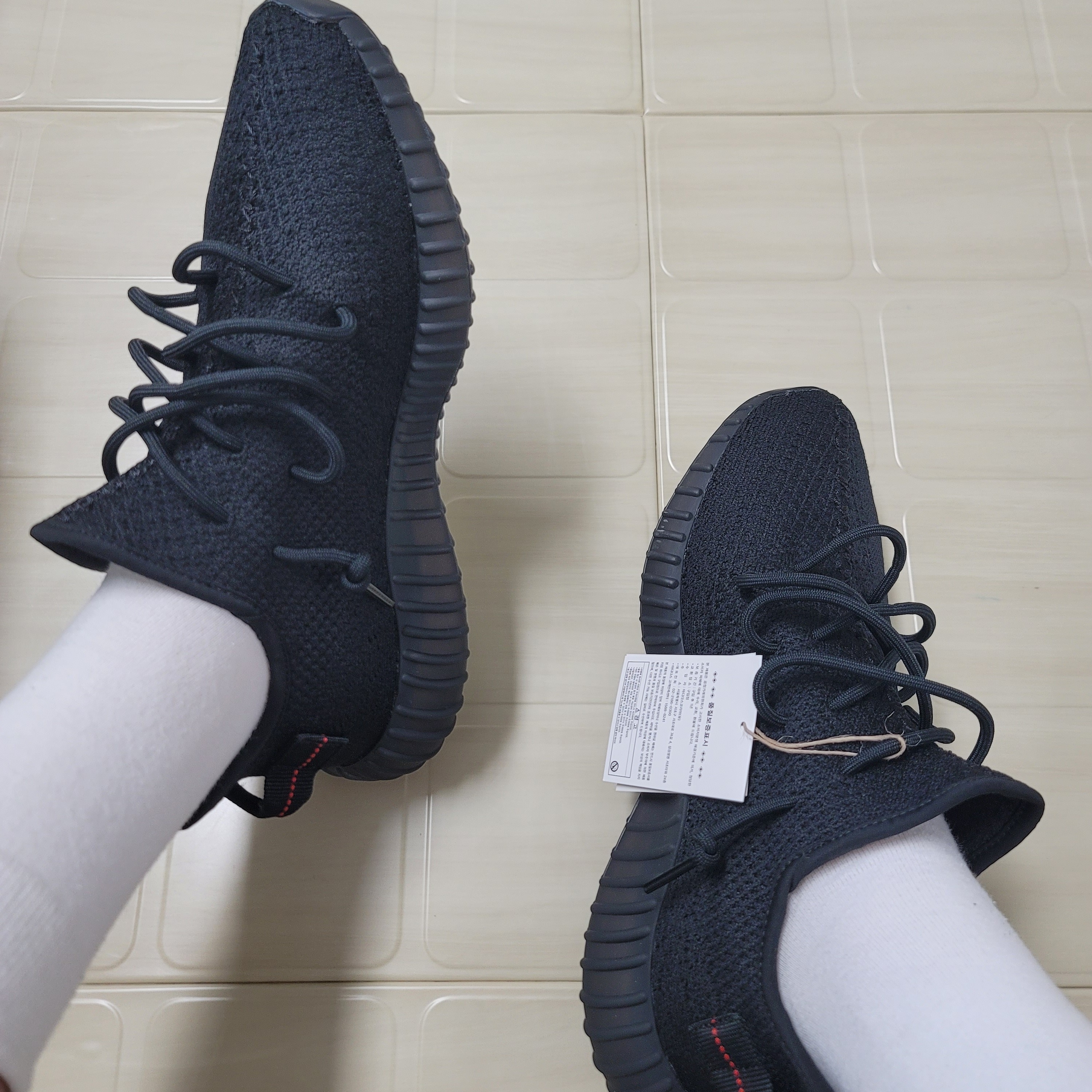 Adidas Yeezy Boost 350 V2 Zebra 2022/2023, Adidas Yeezy Boost 350 V2 Zebra 2017/2019/2020 착용 스타일 - 4