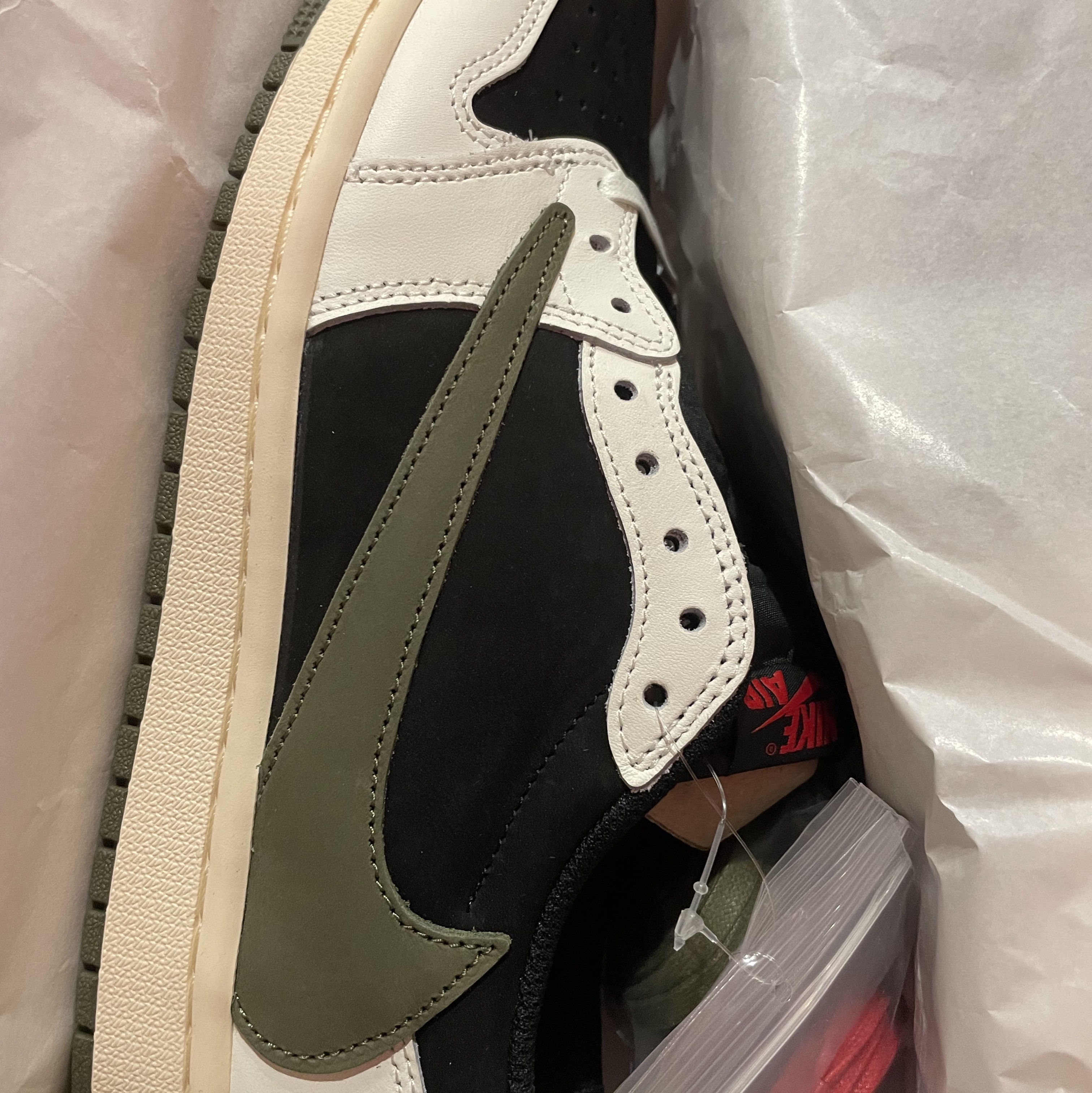 (W) Jordan 1 x Travis Scott Retro Low OG SP Medium Olive 착용 스타일