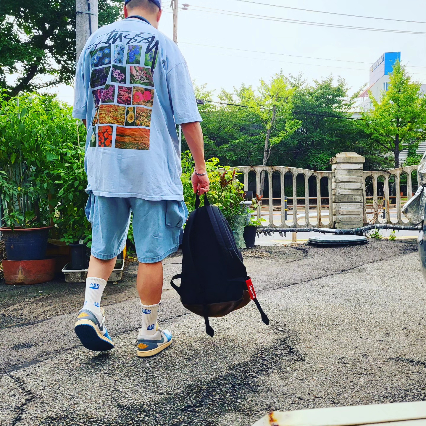Stussy Flower Grid Pigment Dyed T-Shirt Sky Blue, Jordan 1 Low SE Tokyo 96 착용 스타일 - 1