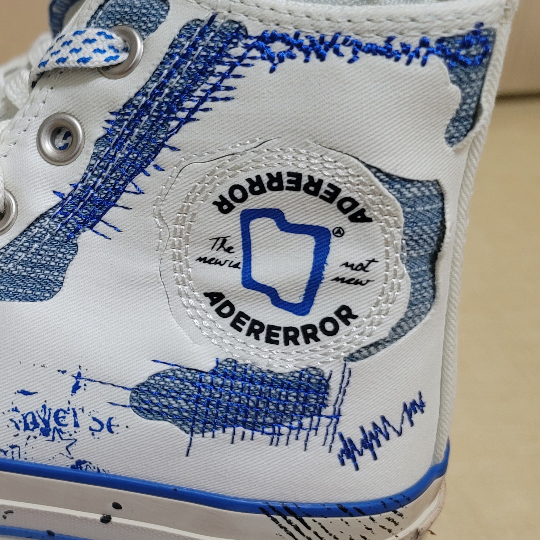 Converse x Ader Error Chuck 70 High White 착용 스타일 - 2