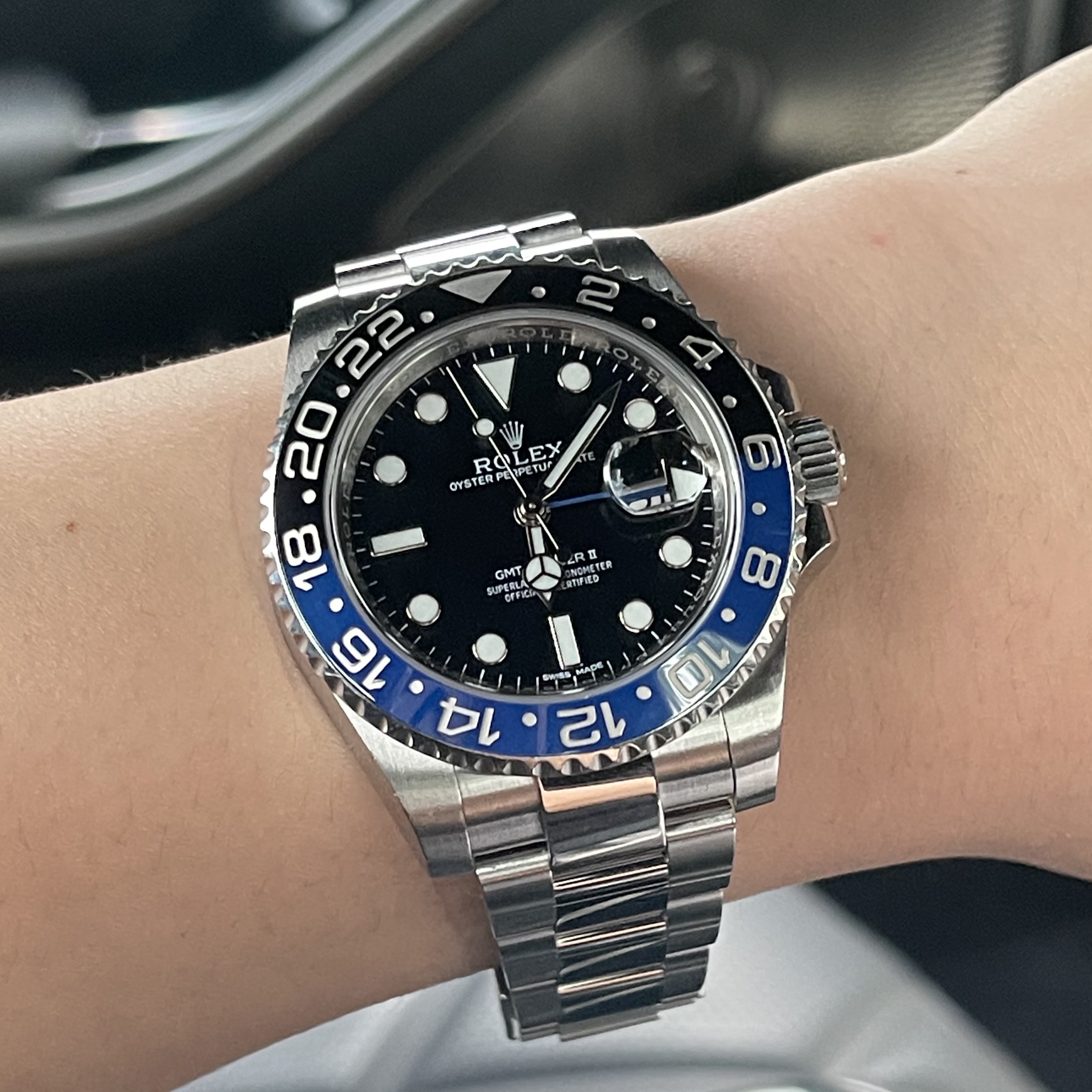 Rolex GMT-Master II 40mm 126710BLNR Black Oyster 착용 스타일