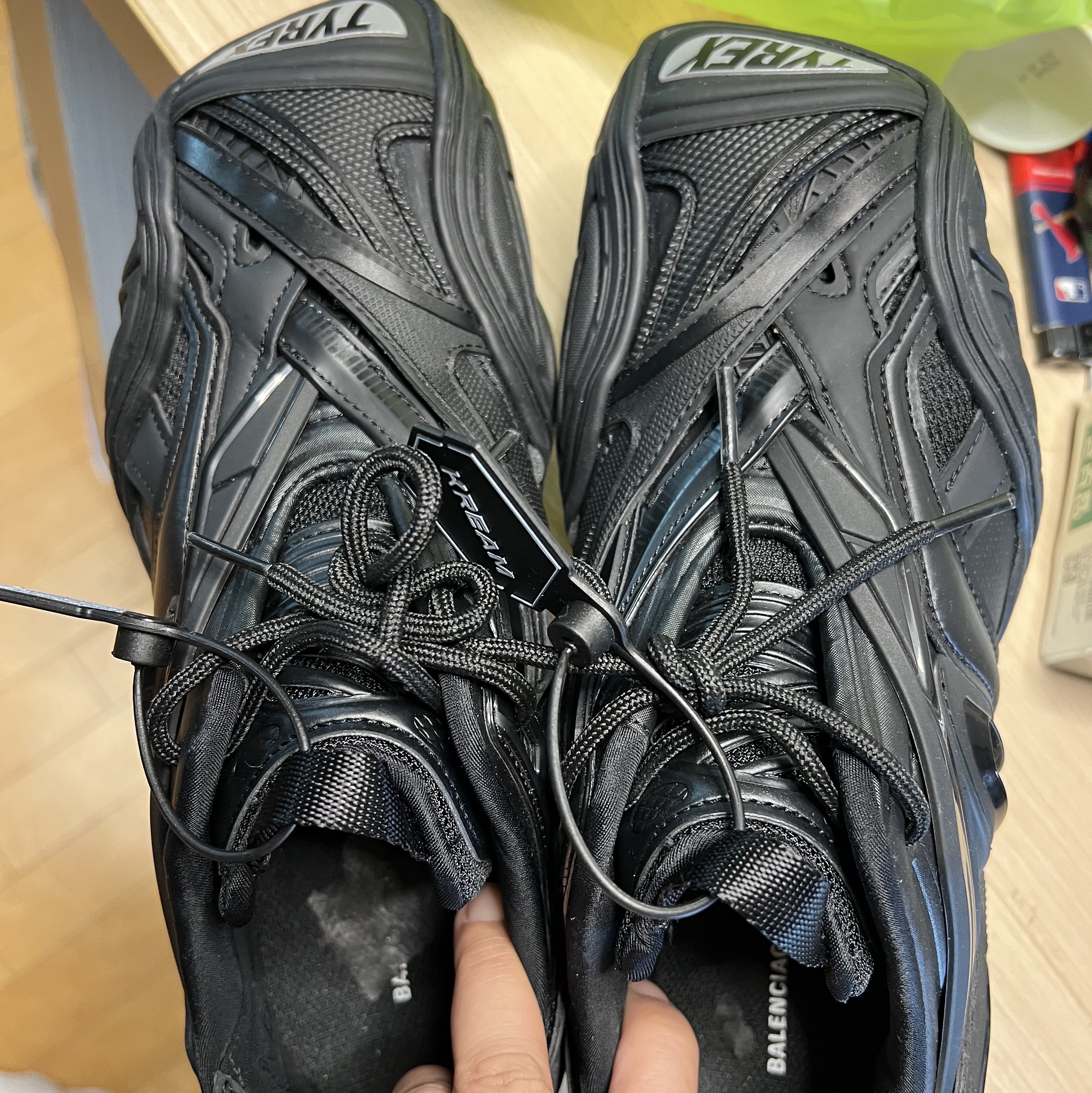 (W) Balenciaga Tyrex Sneakers Black 착용 스타일