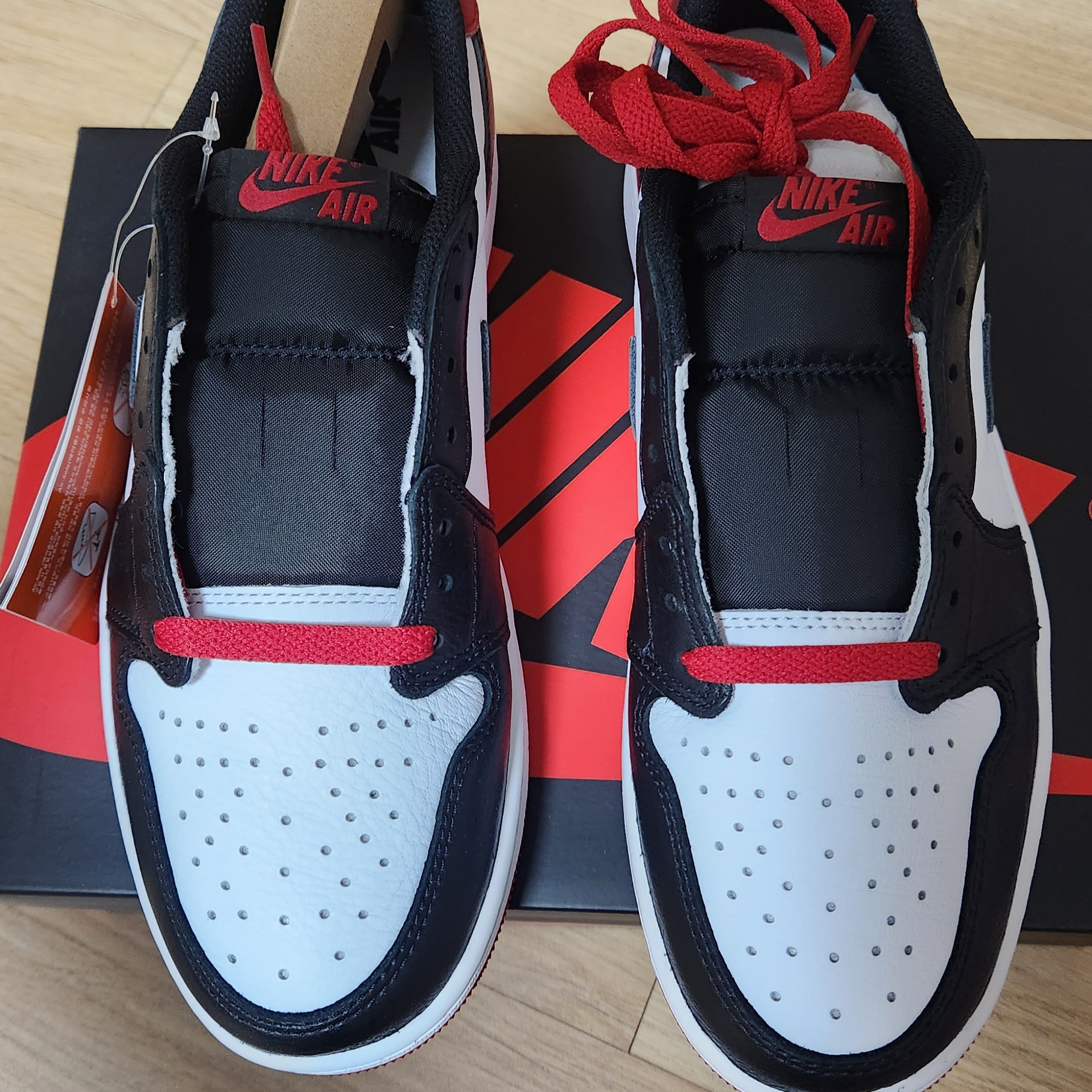 Jordan 1 Retro Low OG Black Toe 착용 스타일 - 2