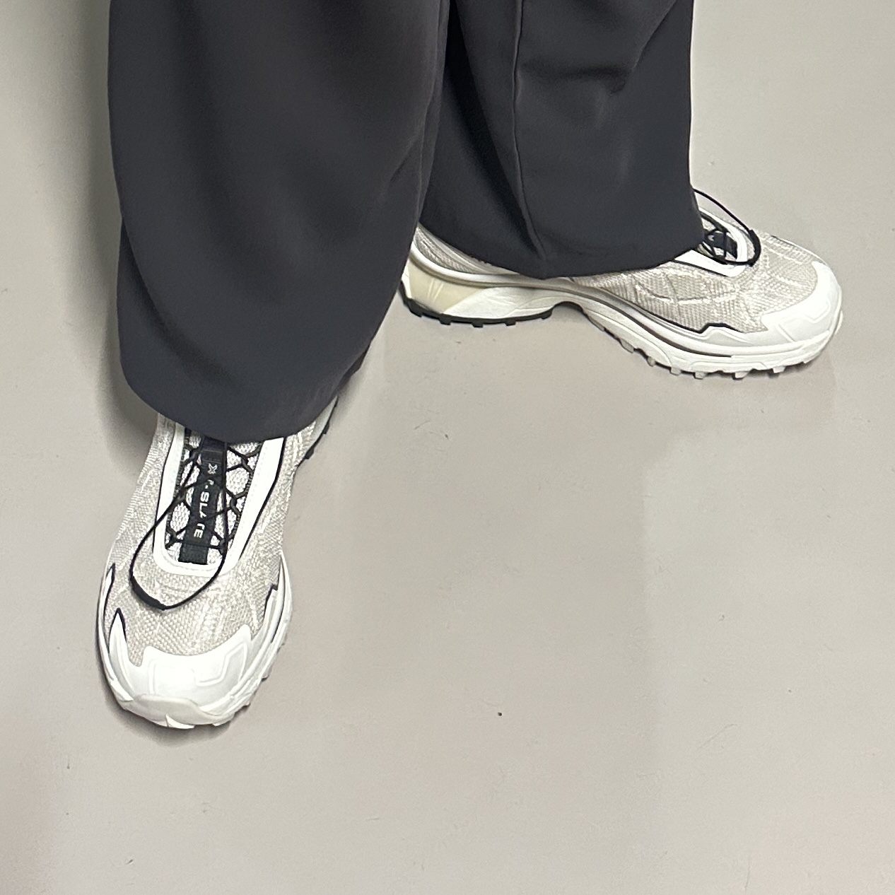 Salomon XT-Slate ADV Vanila Rainy Day 착용 스타일