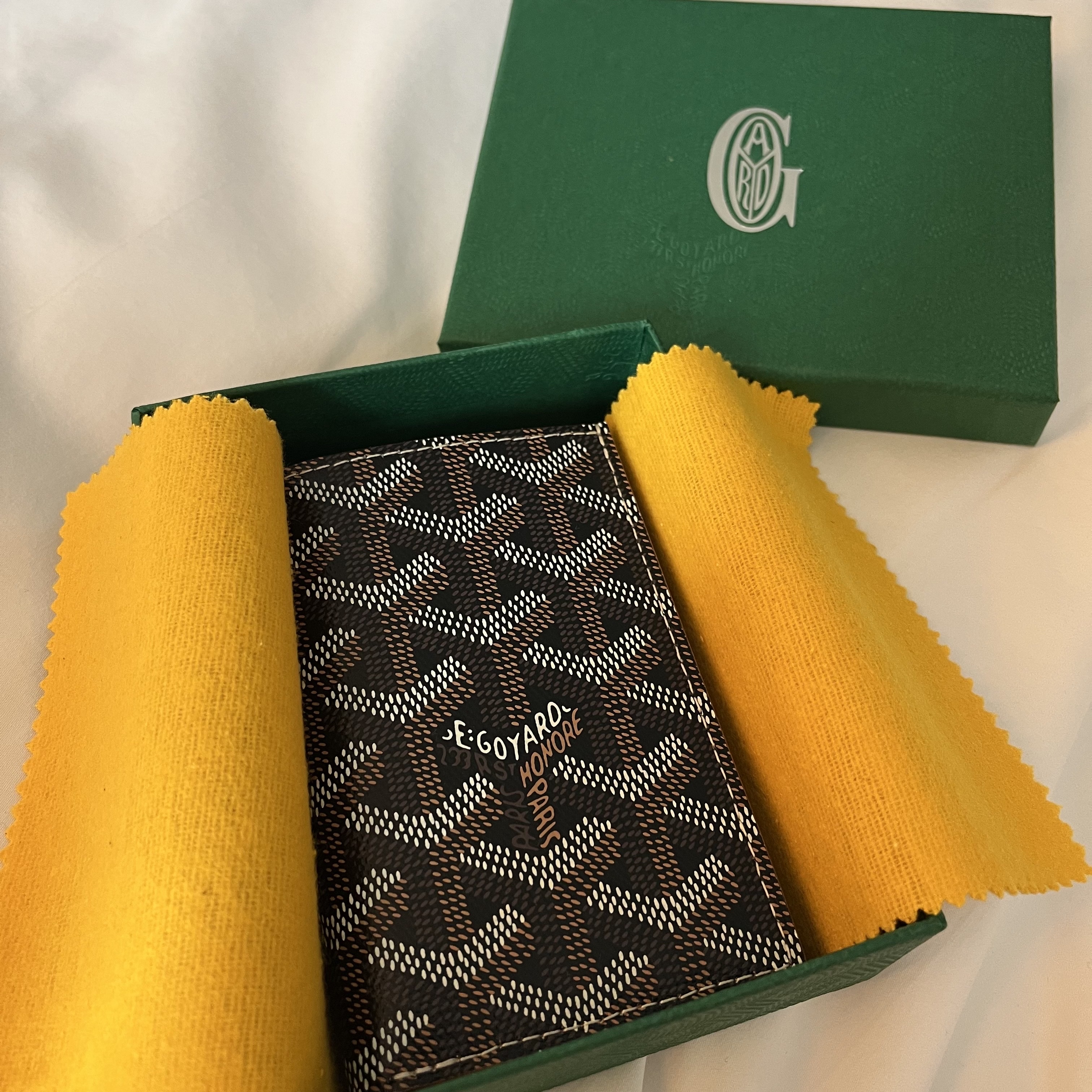 Goyard Saint Pierre Card Holder Black Tan 착용 스타일 - 1