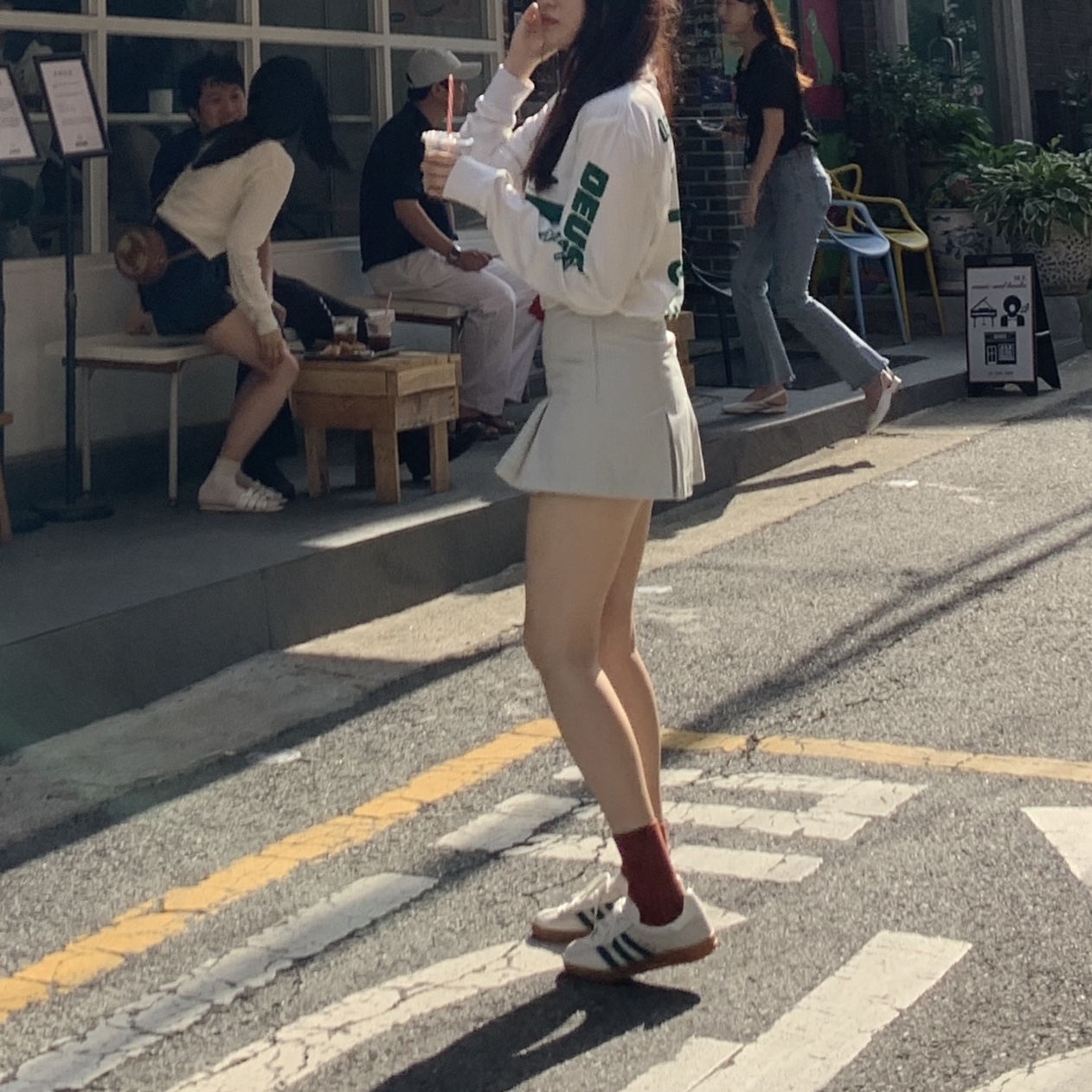 Adidas x Emmi Gazelle Indoor Off White Dark Green, Saint Laurent Cassandre Matelasse Origami Tiny Wallet in Grain de Poudre Embossed Leather Black 착용 스타일 - 2