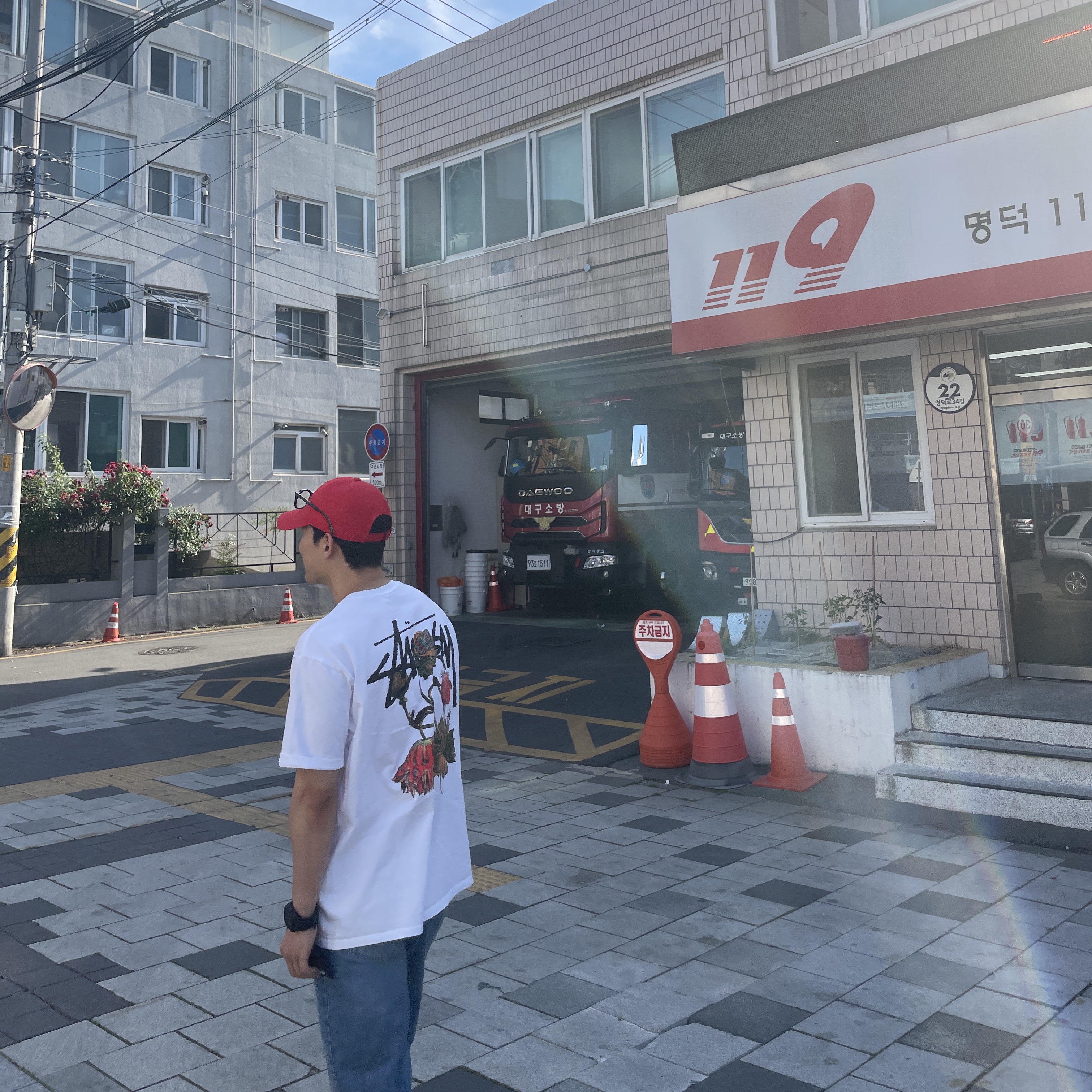 Stussy Withered Flower T-Shirt White 착용 스타일