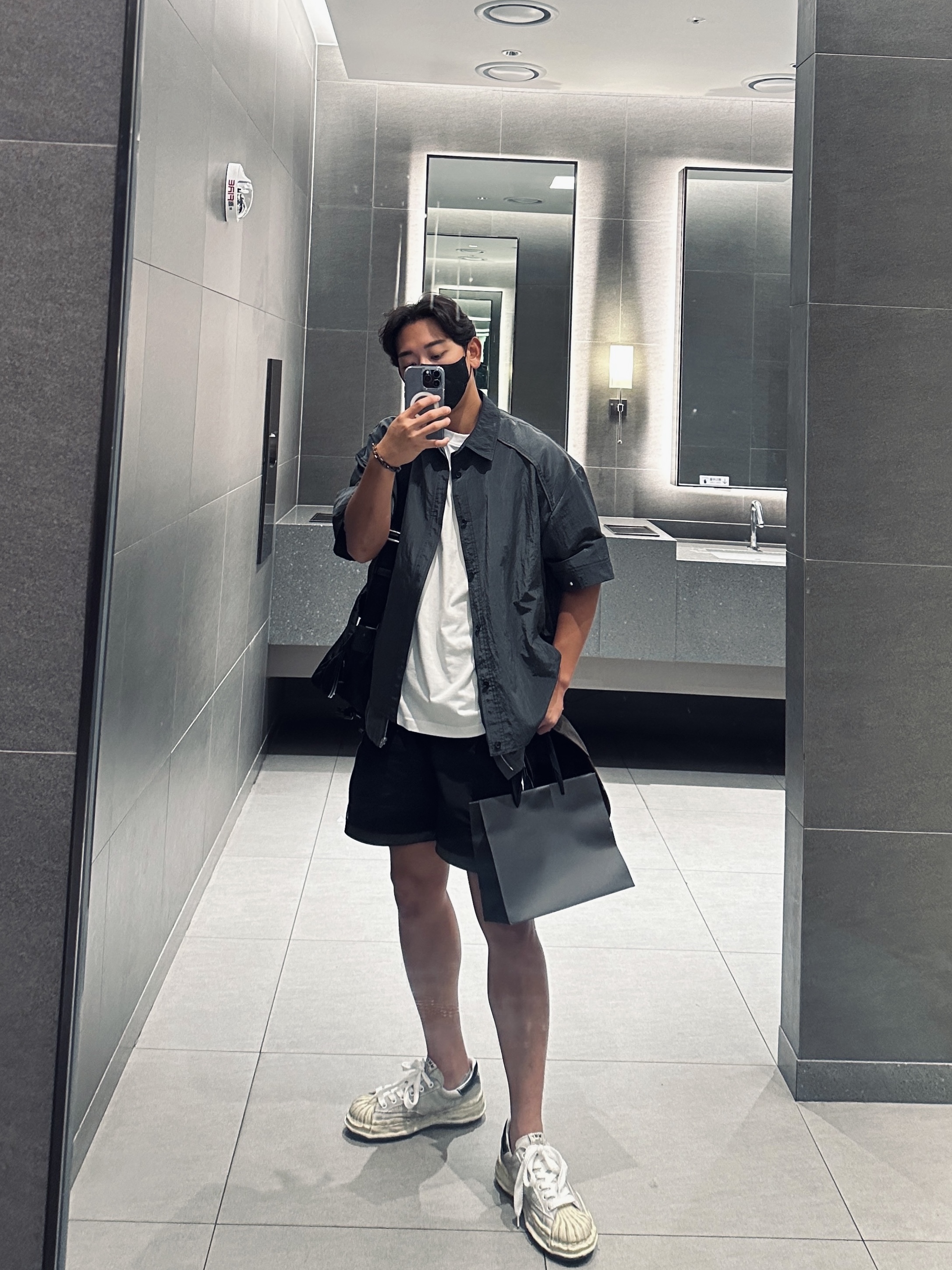 Juun.J Wool Cotton Side Zipper Shorts Black - 22SS, Maison Mihara Yasuhiro Blakey OG Sole Distressed Canvas Low-top Sneakers White 착용 스타일