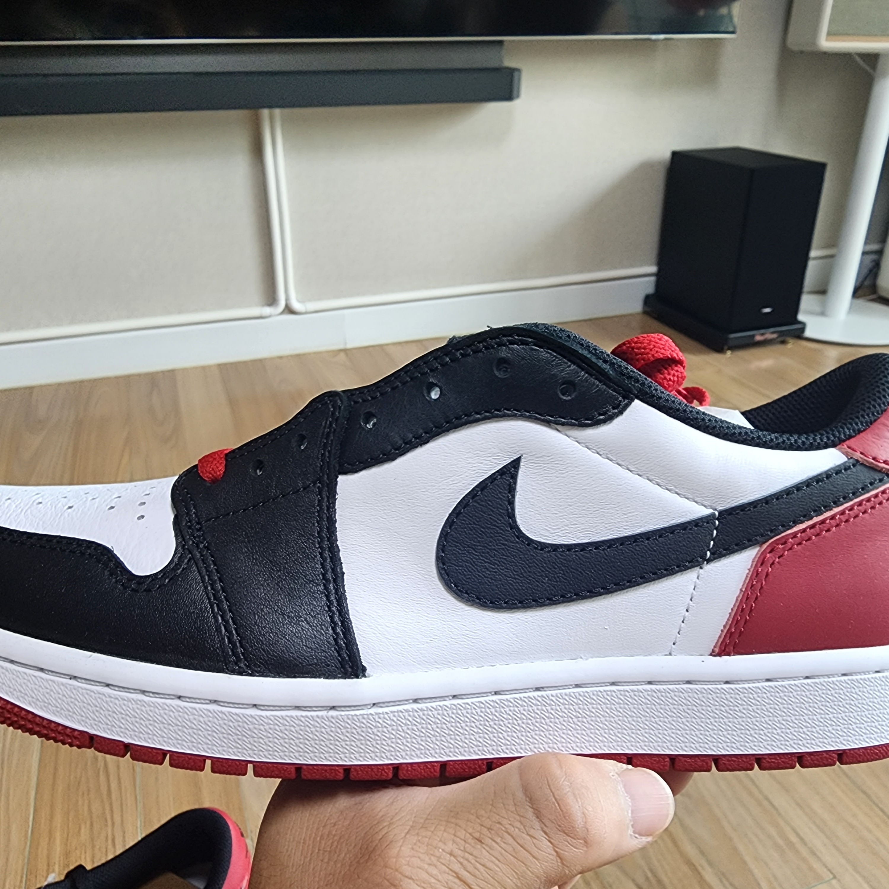 Jordan 1 Retro Low OG Black Toe 착용 스타일 - 2