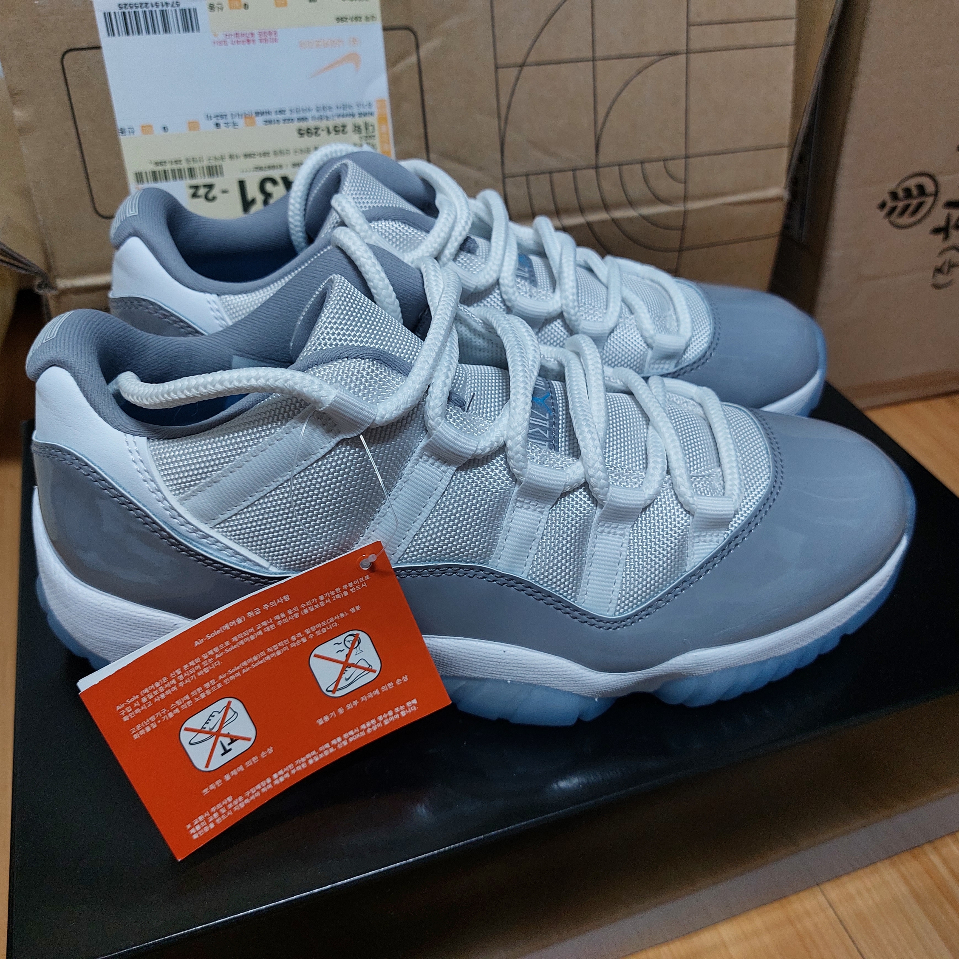 Jordan 11 Retro Low Cement Grey 착용 스타일