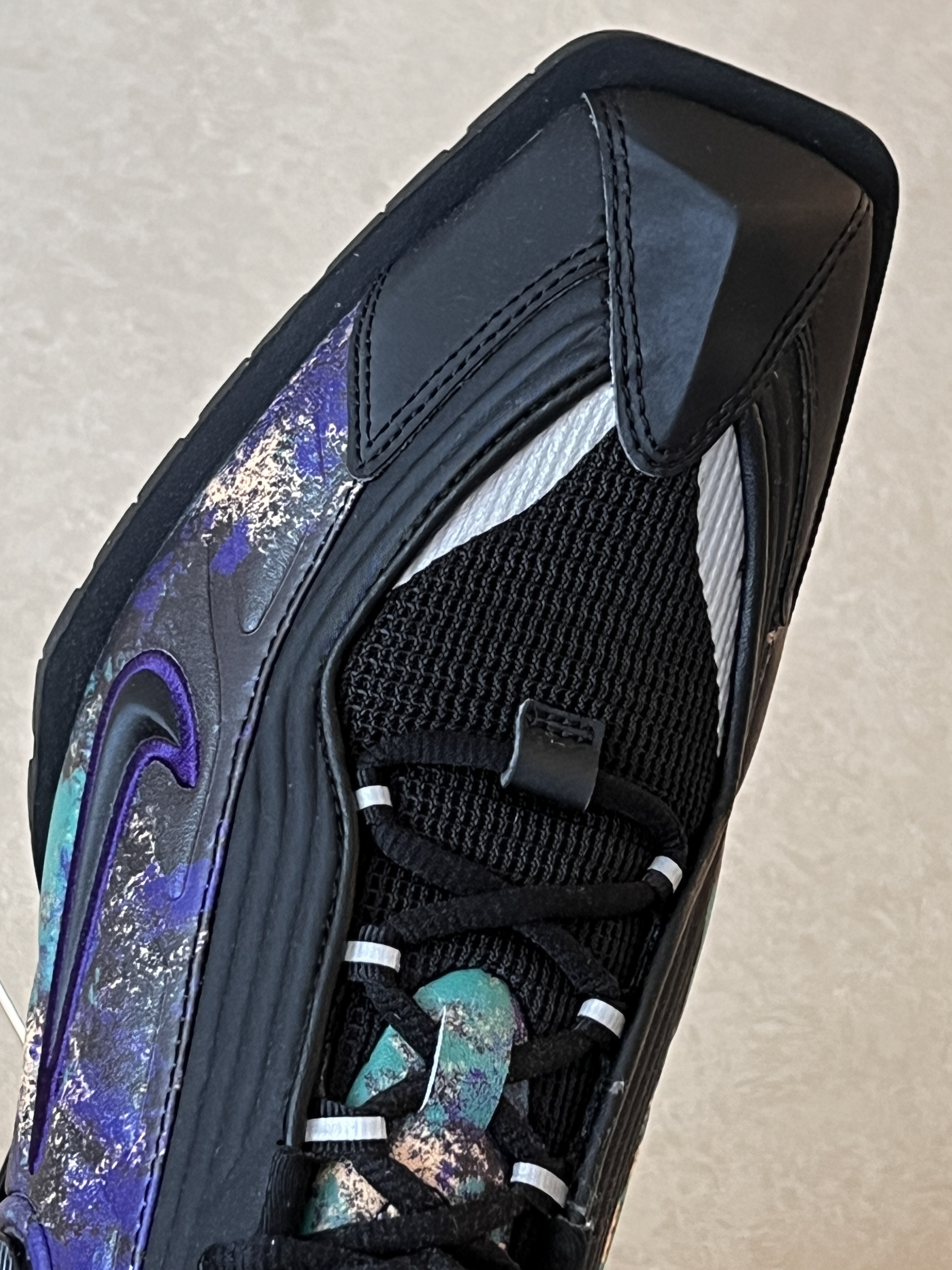 Nike x Martine Rose Shox MR4 Black Multi 착용 스타일 - 2