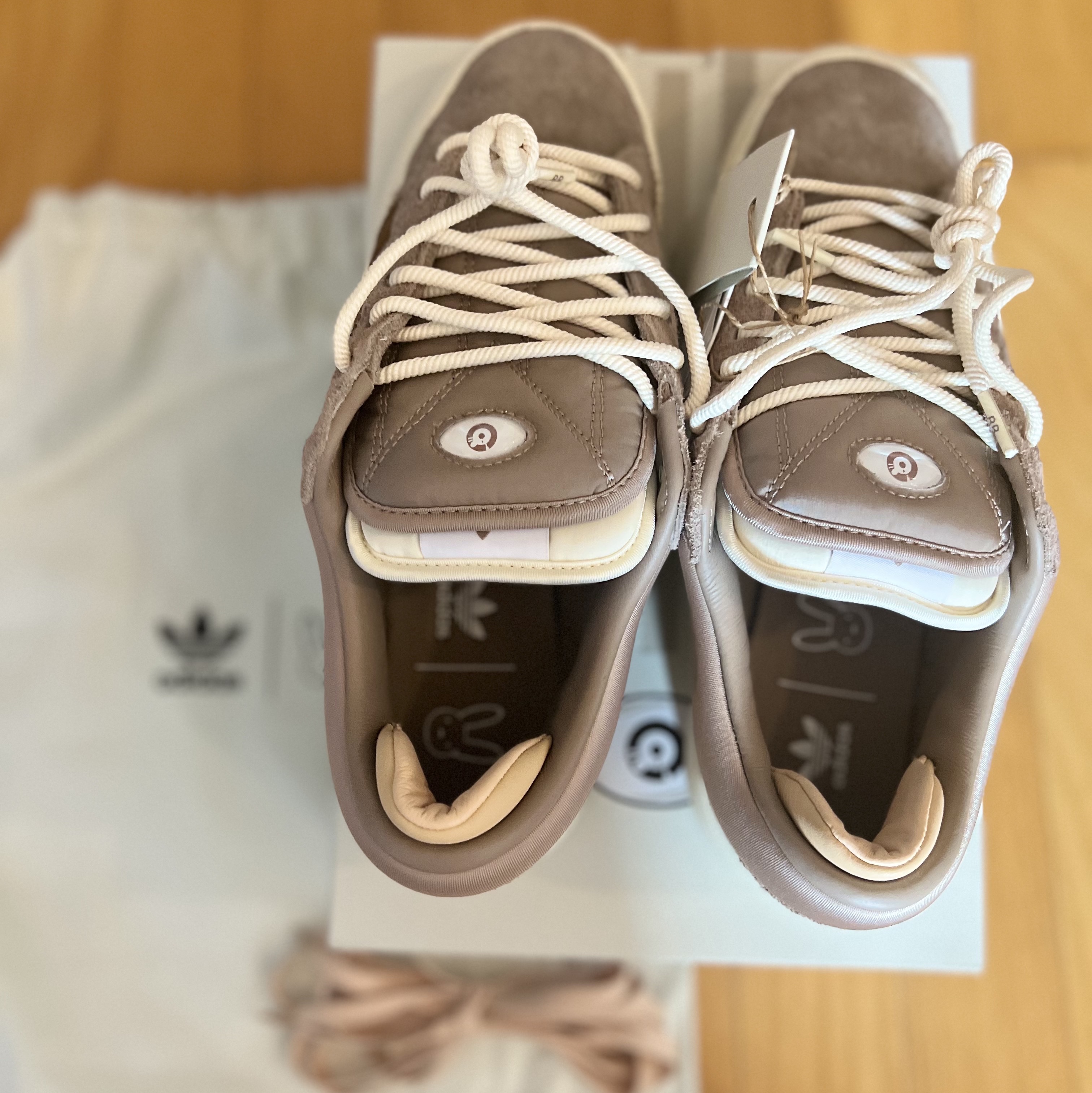 Adidas x Bad Bunny Campus Supplier Color White 착용 스타일 - 3
