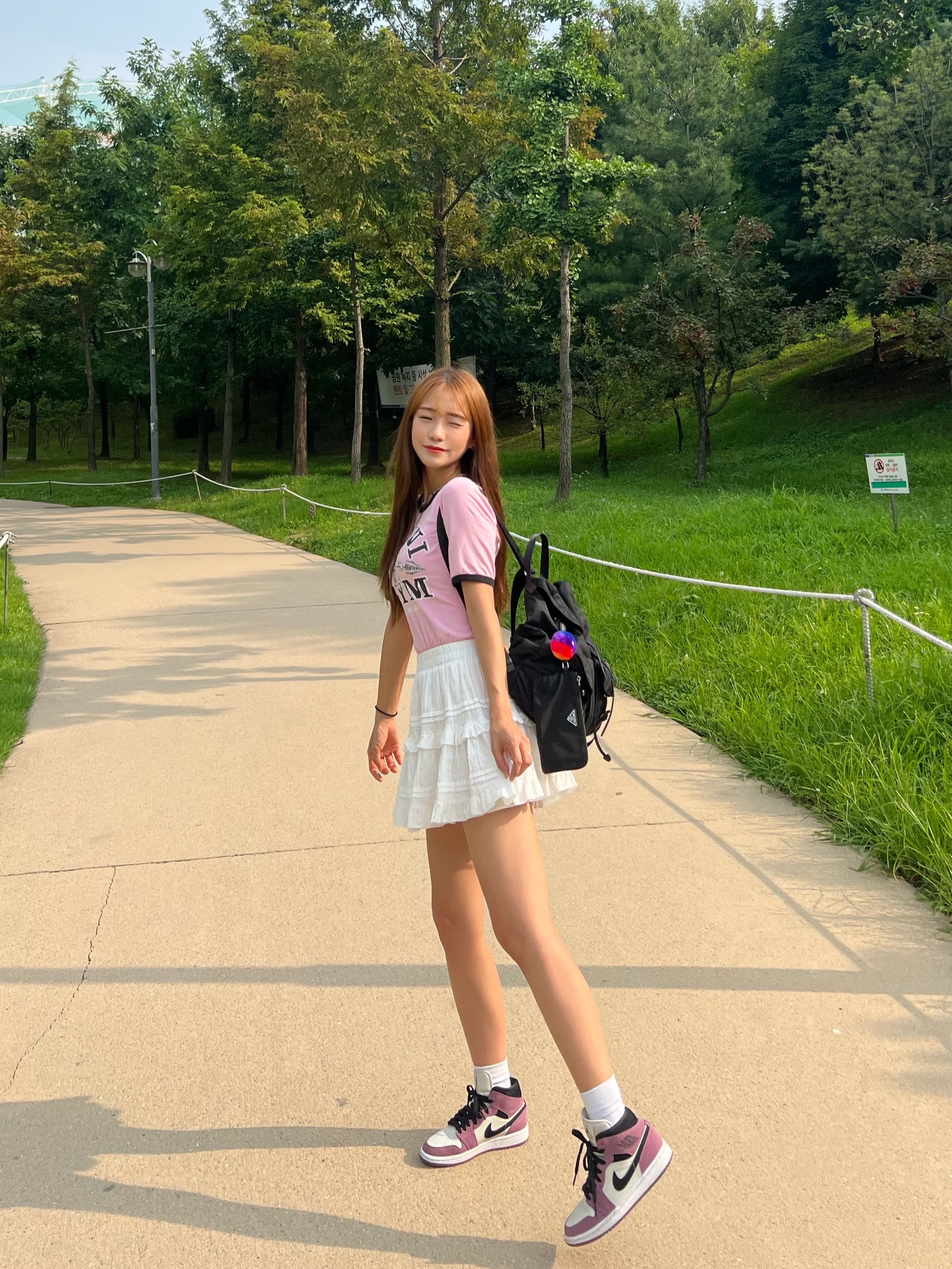 Prada Re-Nylon Medium Backpack Black, (W) Ganni Gym Logo T-Shirt Bonbon 착용 스타일 - 2