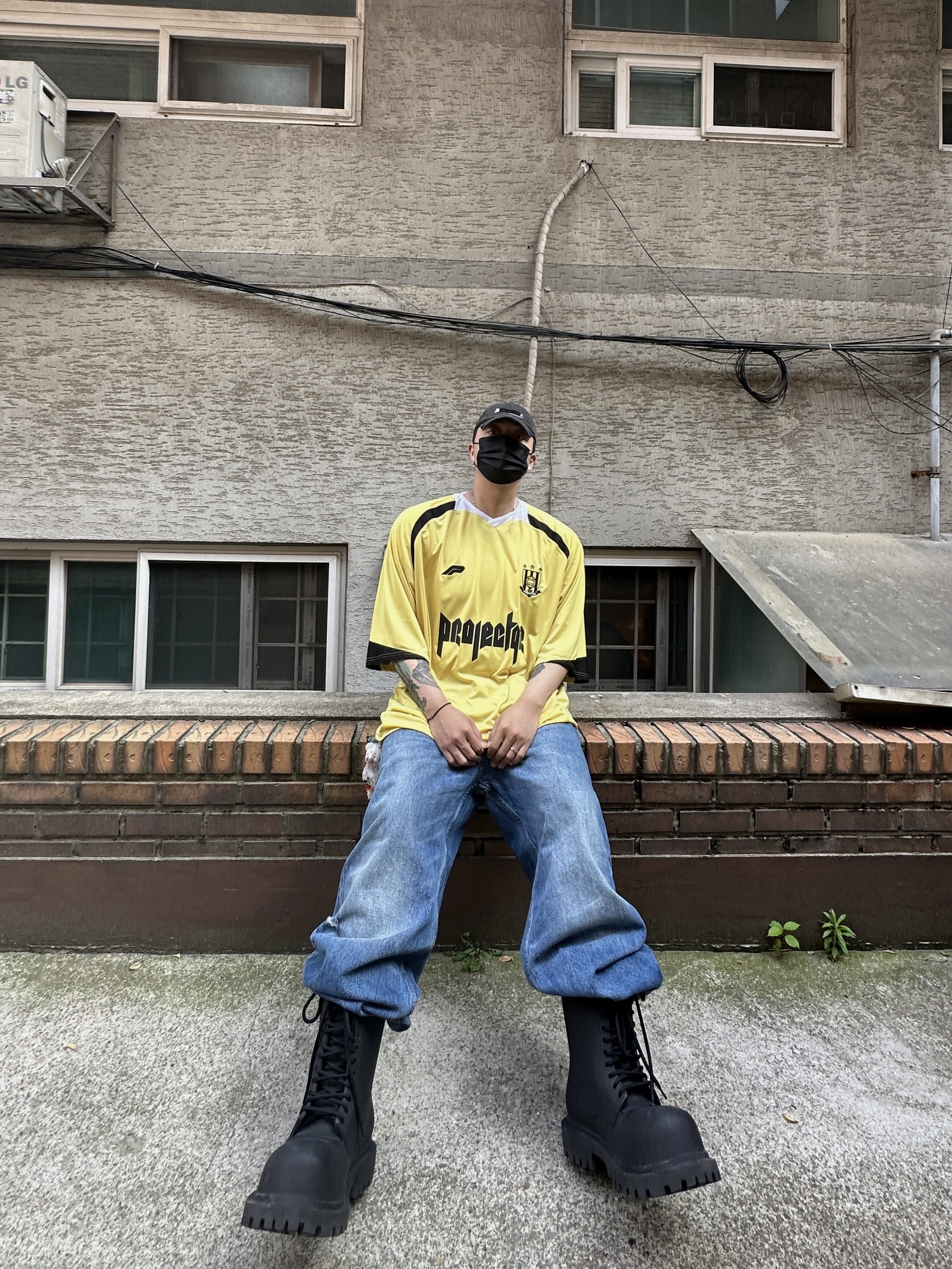 Balenciaga XL Army Boots Full Eva Black, (W) Balenciaga Vintage Denim Pull Up Pants Blue 착용 스타일 - 3