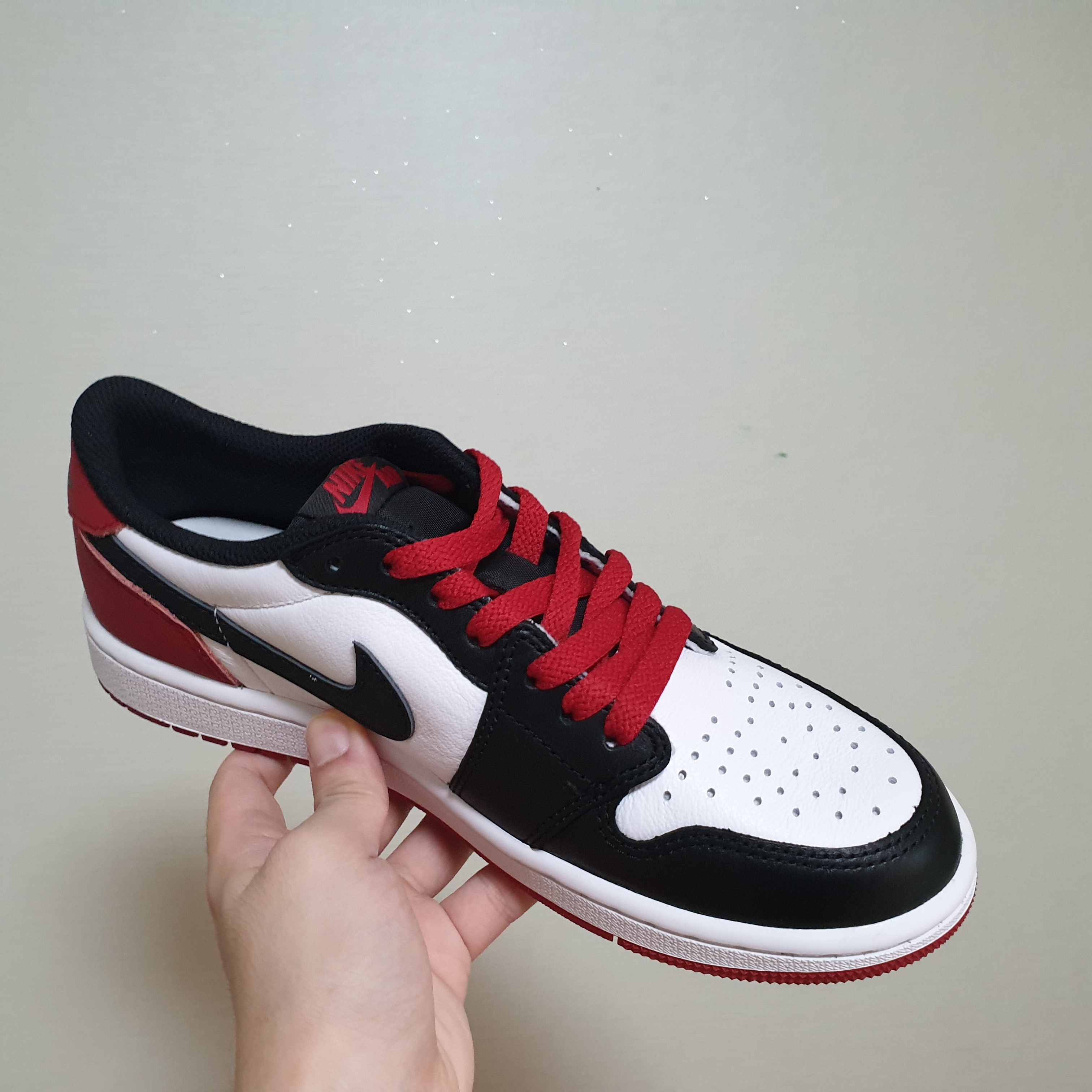 Jordan 1 Retro Low OG Black Toe 착용 스타일 - 1