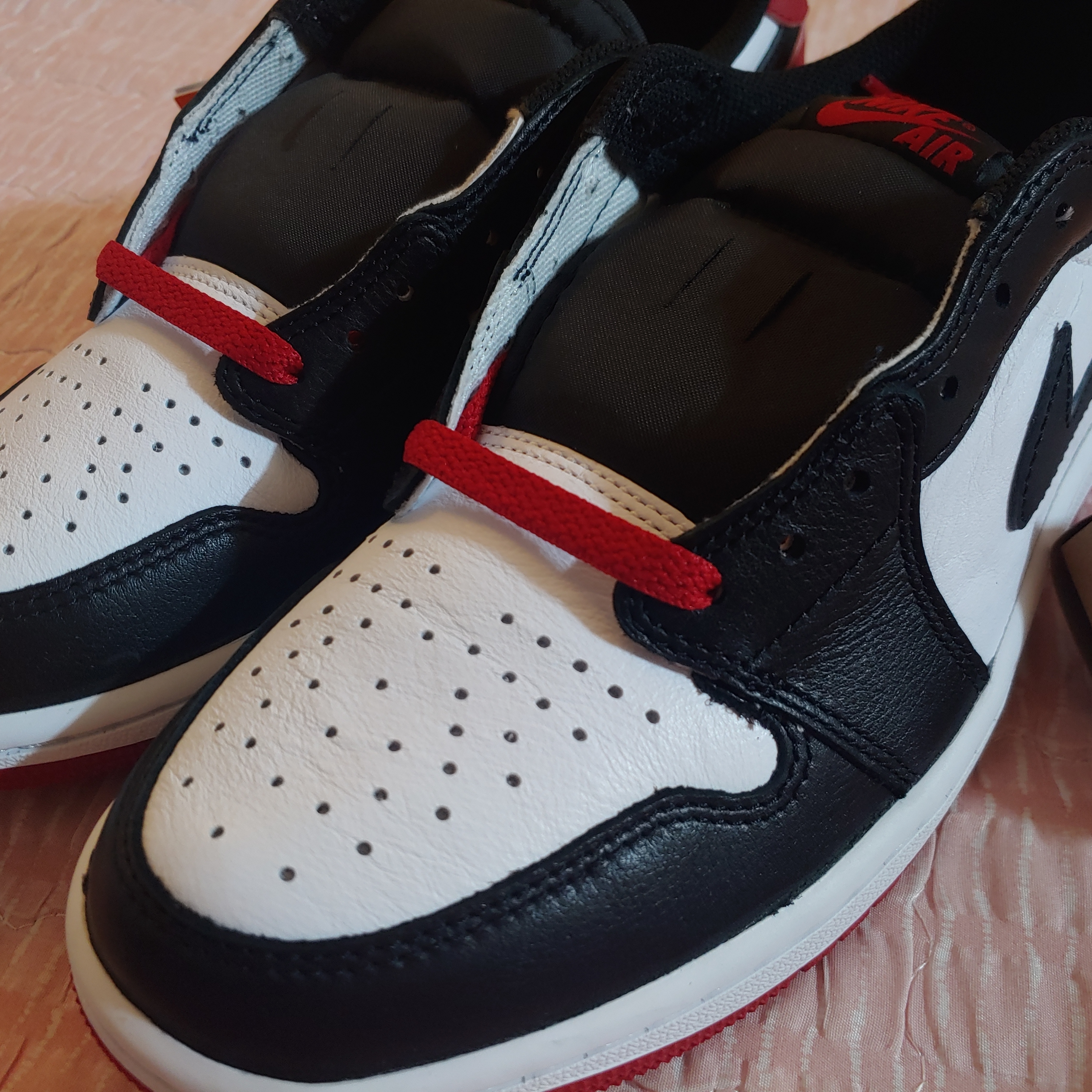 Jordan 1 Retro Low OG Black Toe 착용 스타일 - 2