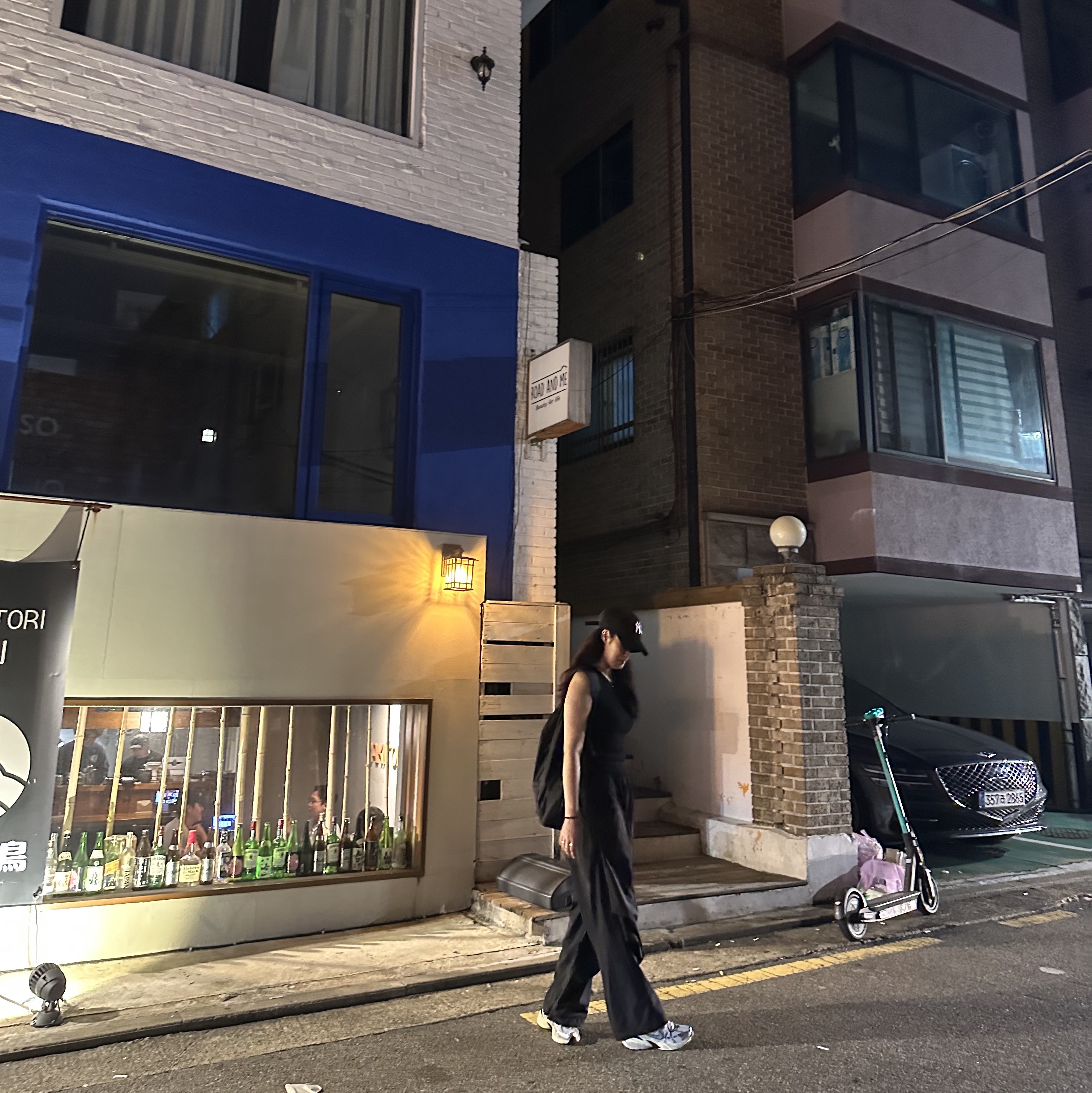 CDG Backpack Black, Nike V2K Run Summit White Metallic Silver 착용 스타일 - 2