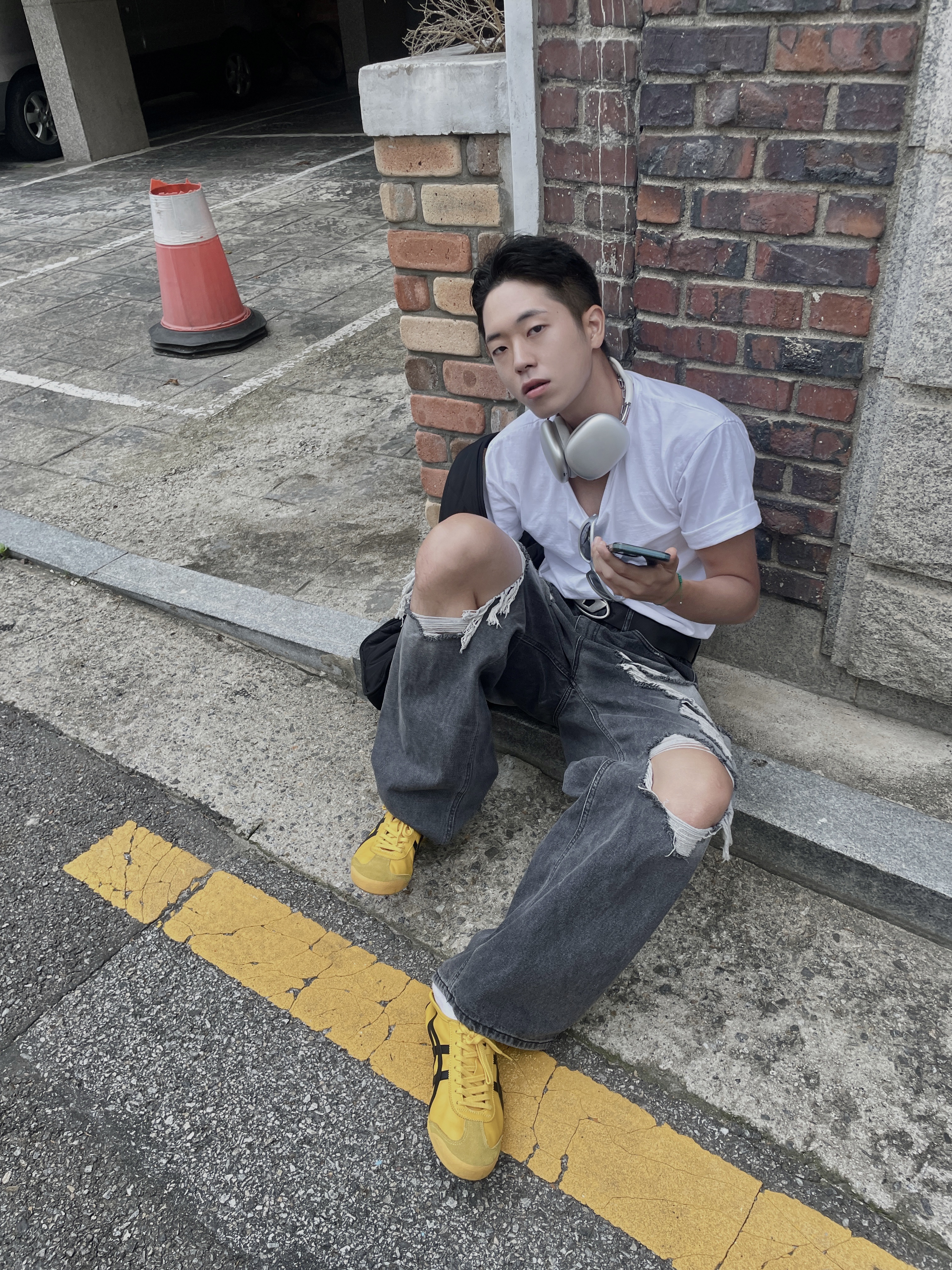 Onitsuka Tiger Mexico 66 Yellow Black, Diesel B-1DR Leather Belt with D Buckle Black 착용 스타일