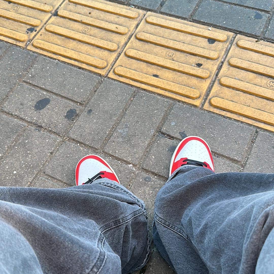 Nike Dunk Low Retro PRM University Red Black 착용 스타일