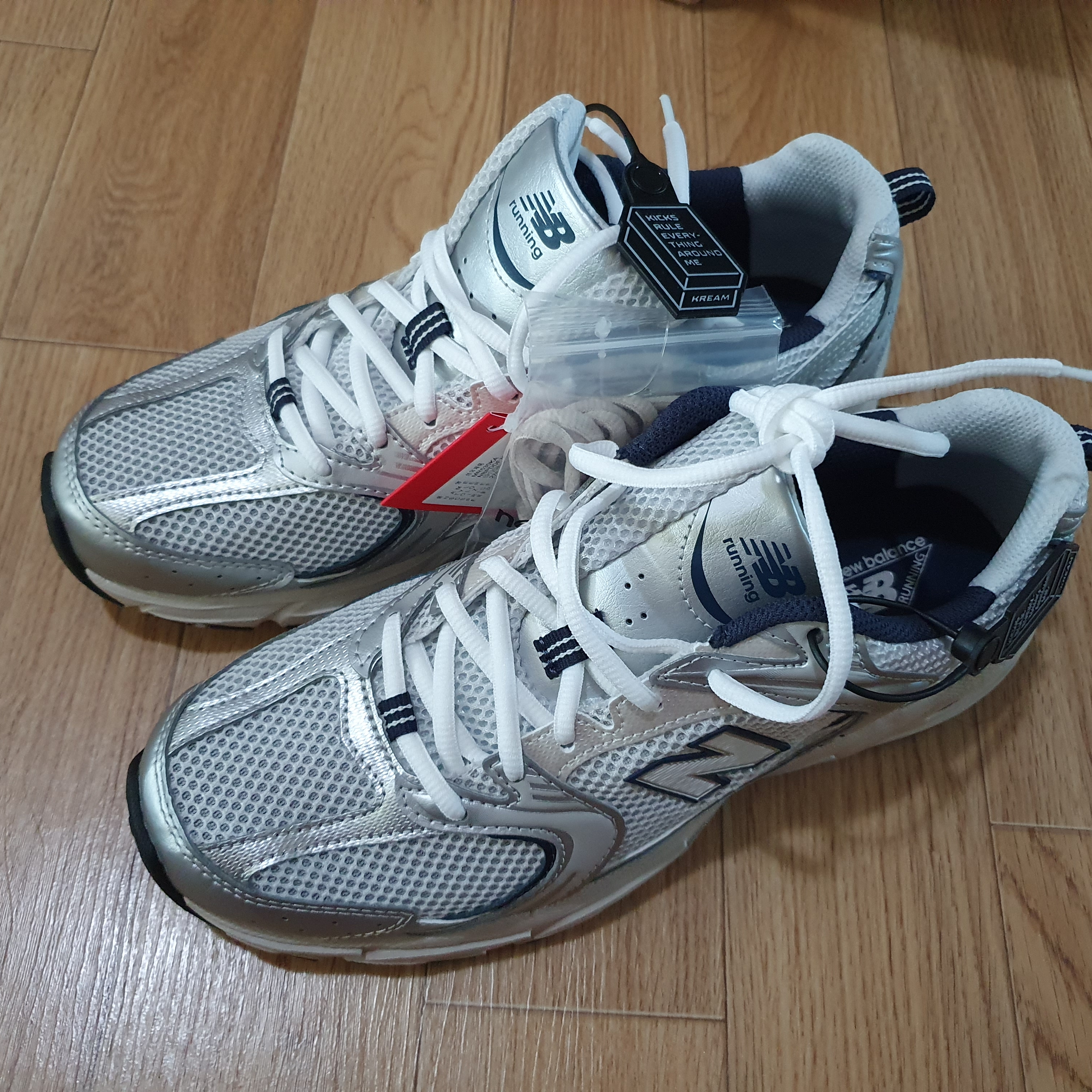 New Balance 530 Steel Grey 착용 스타일 - 2