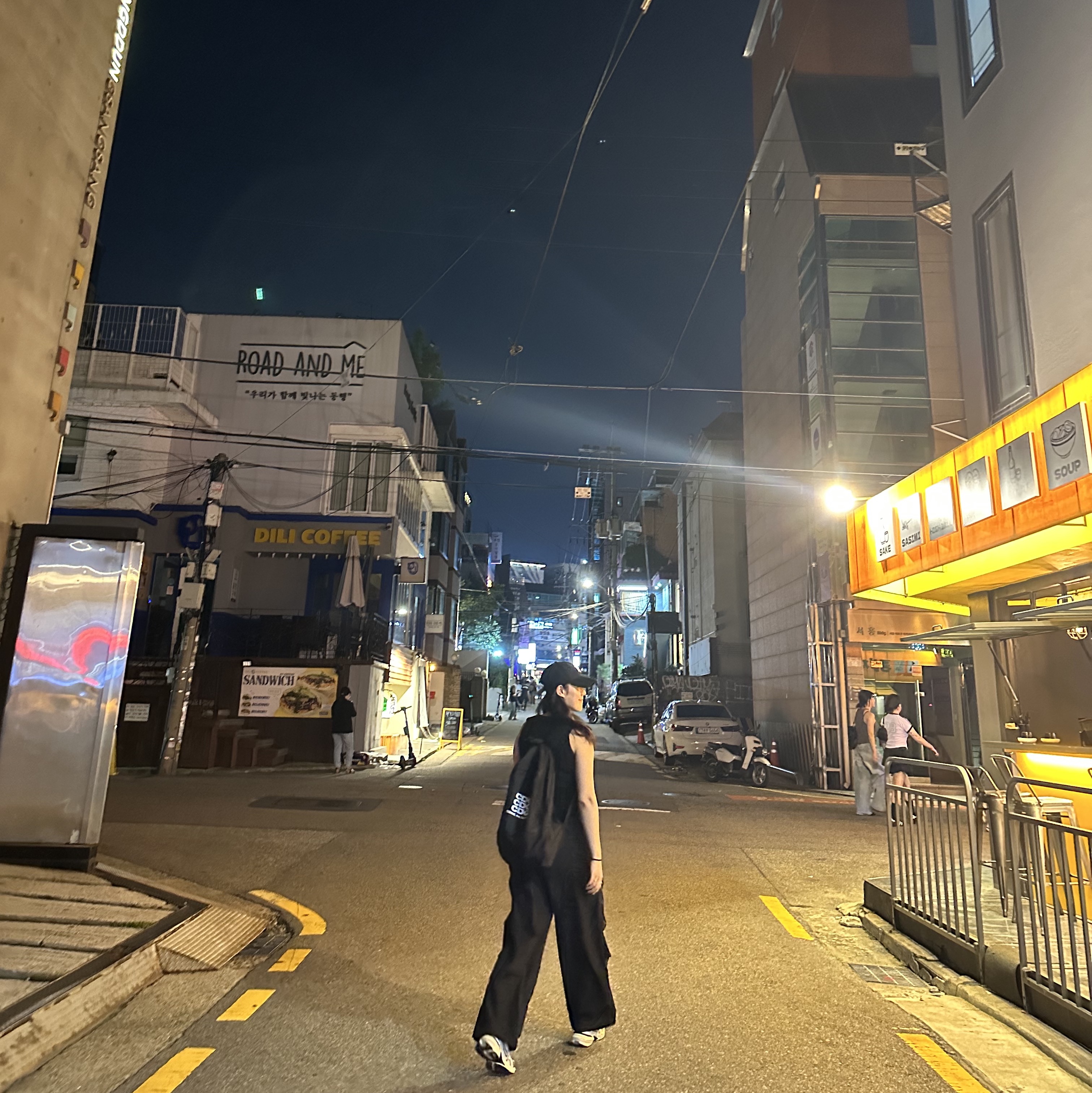 CDG Backpack Black, Nike V2K Run Summit White Metallic Silver 착용 스타일 - 3