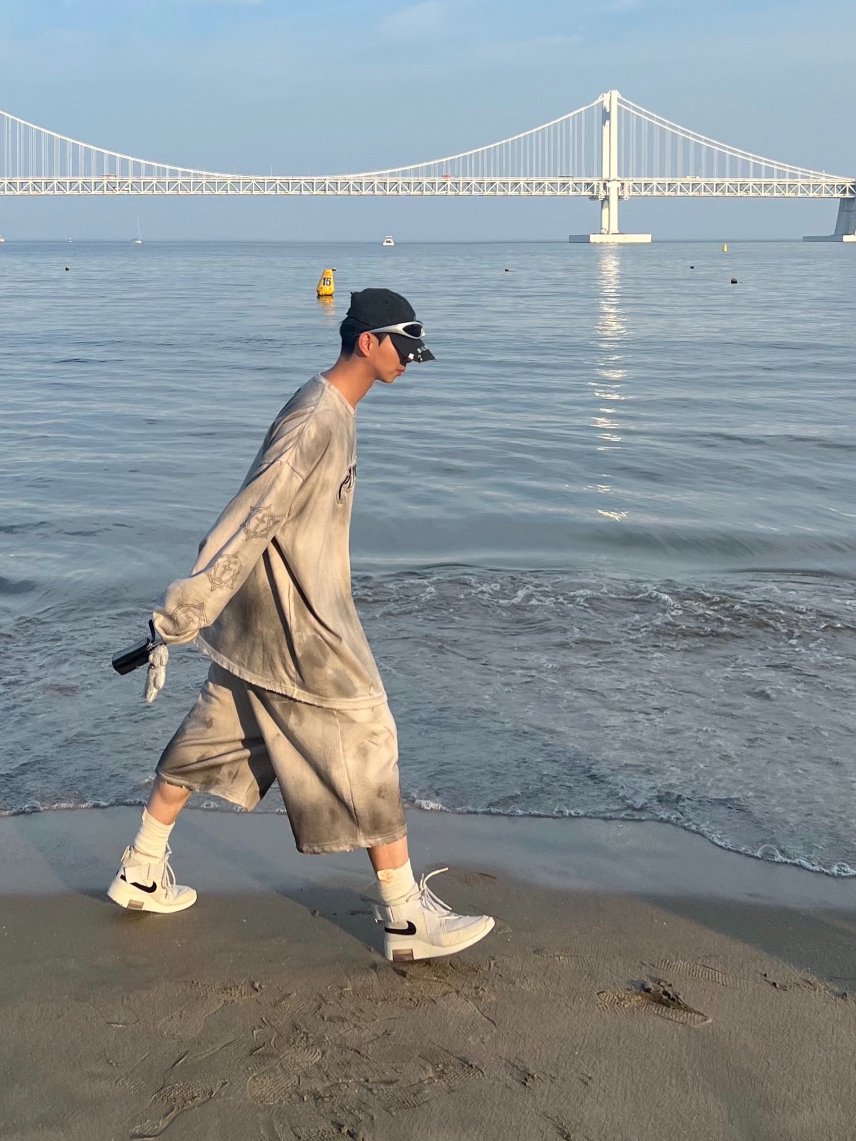 Project G/R Furious Logo Applique L/S T-Shirt Grey - 10 Corso Como Exclusive, Project G/R Furious Logo Applique Shorts Grey - 10 Corso Como Exclusive 착용 스타일 - 2