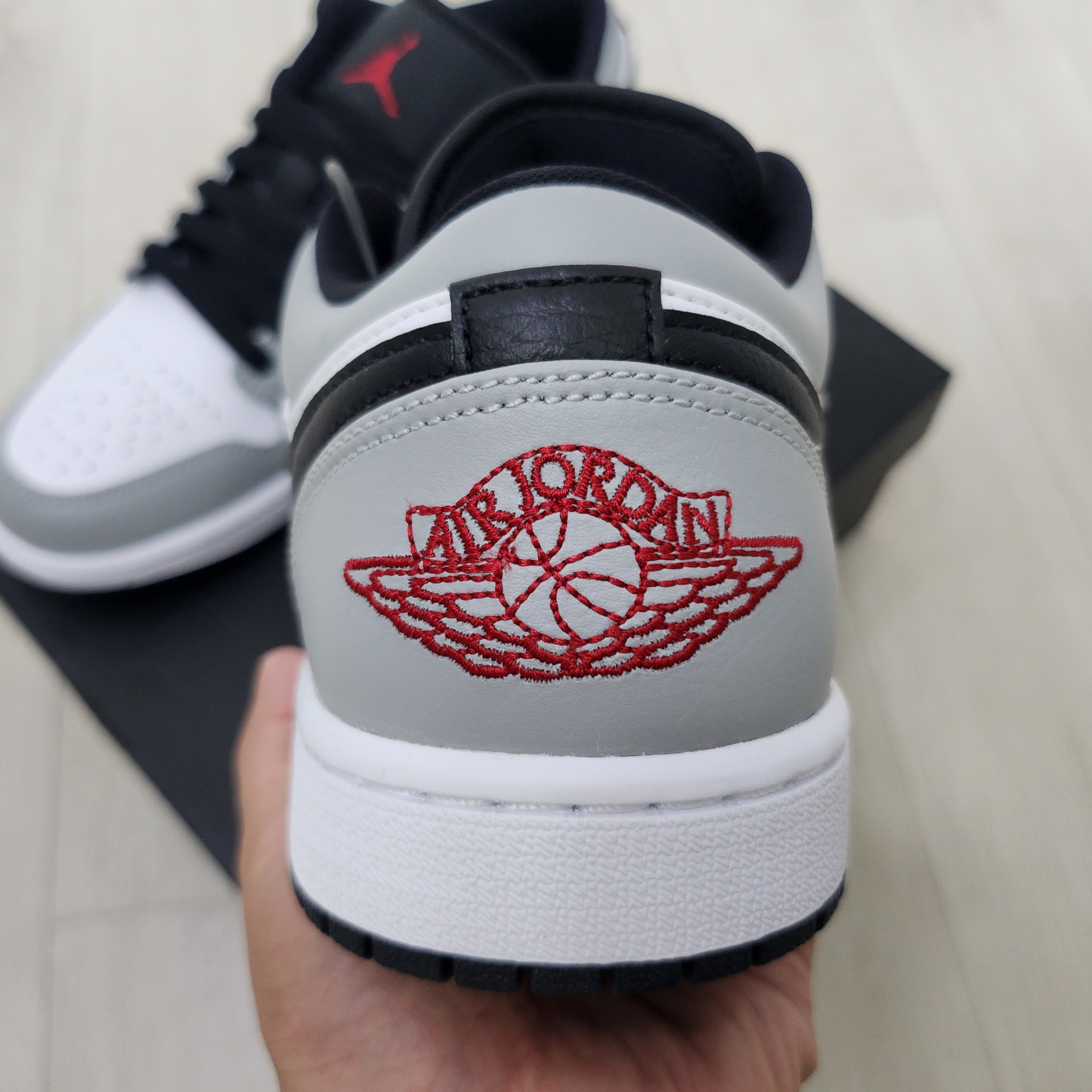 Jordan 1 Low Light Smoke Grey 착용 스타일 - 3