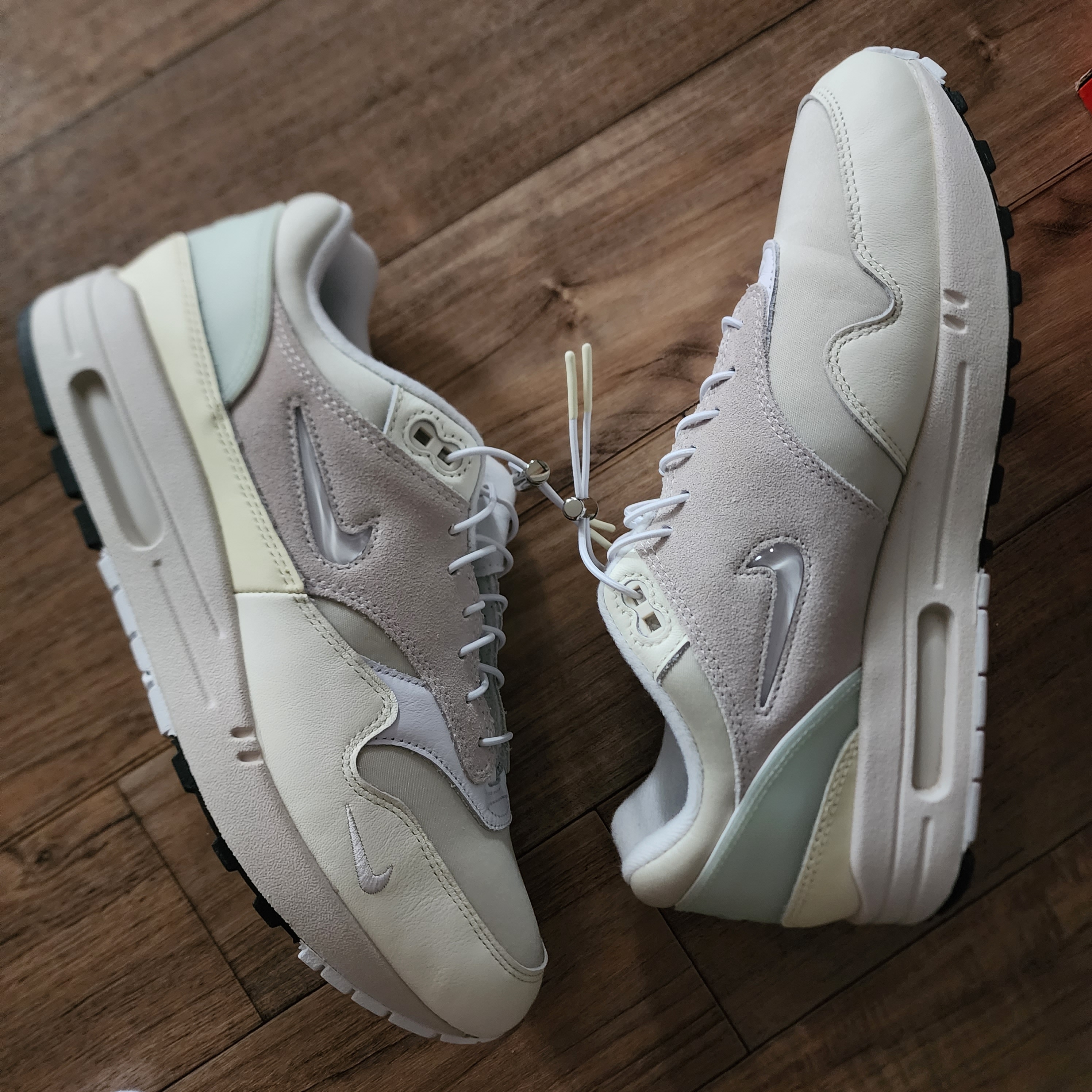 Nike Air Max 1 Hangul Day 착용 스타일 - 2