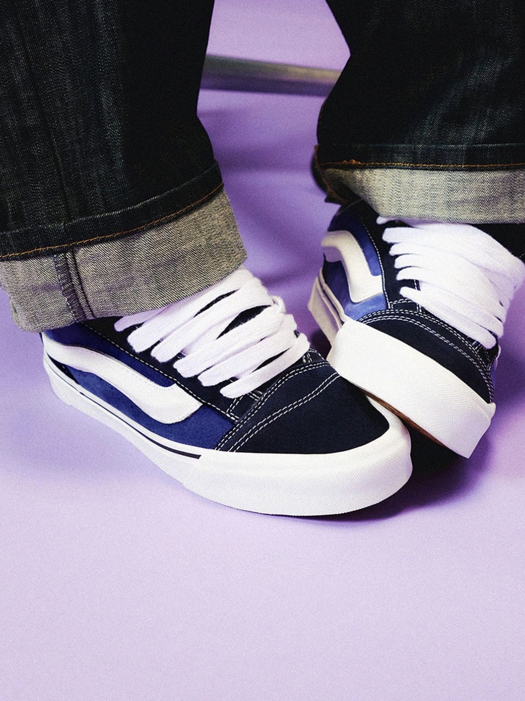 Vans Knu-Skool Navy True White 착용 스타일 - 2