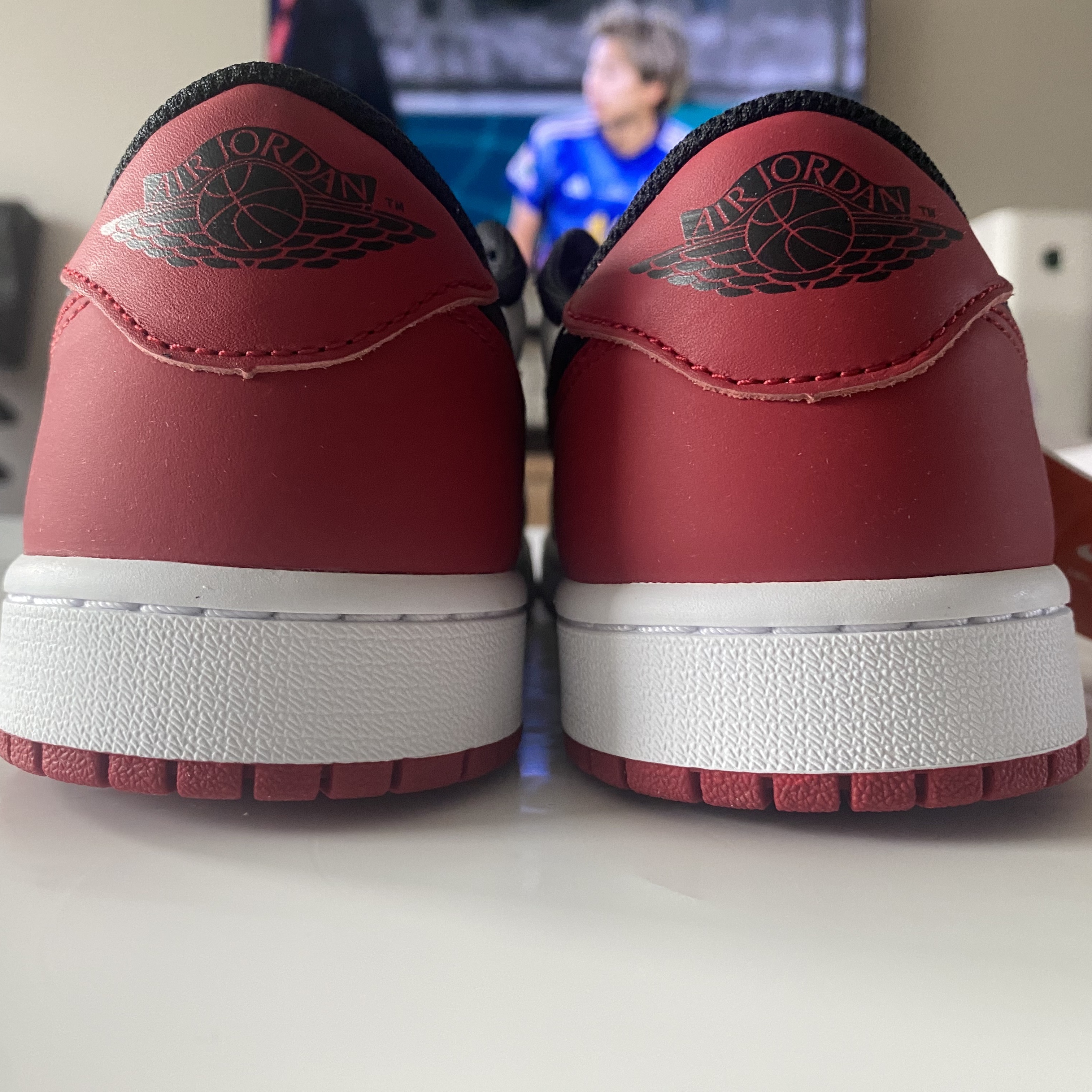 Jordan 1 Retro Low OG Black Toe 착용 스타일 - 5