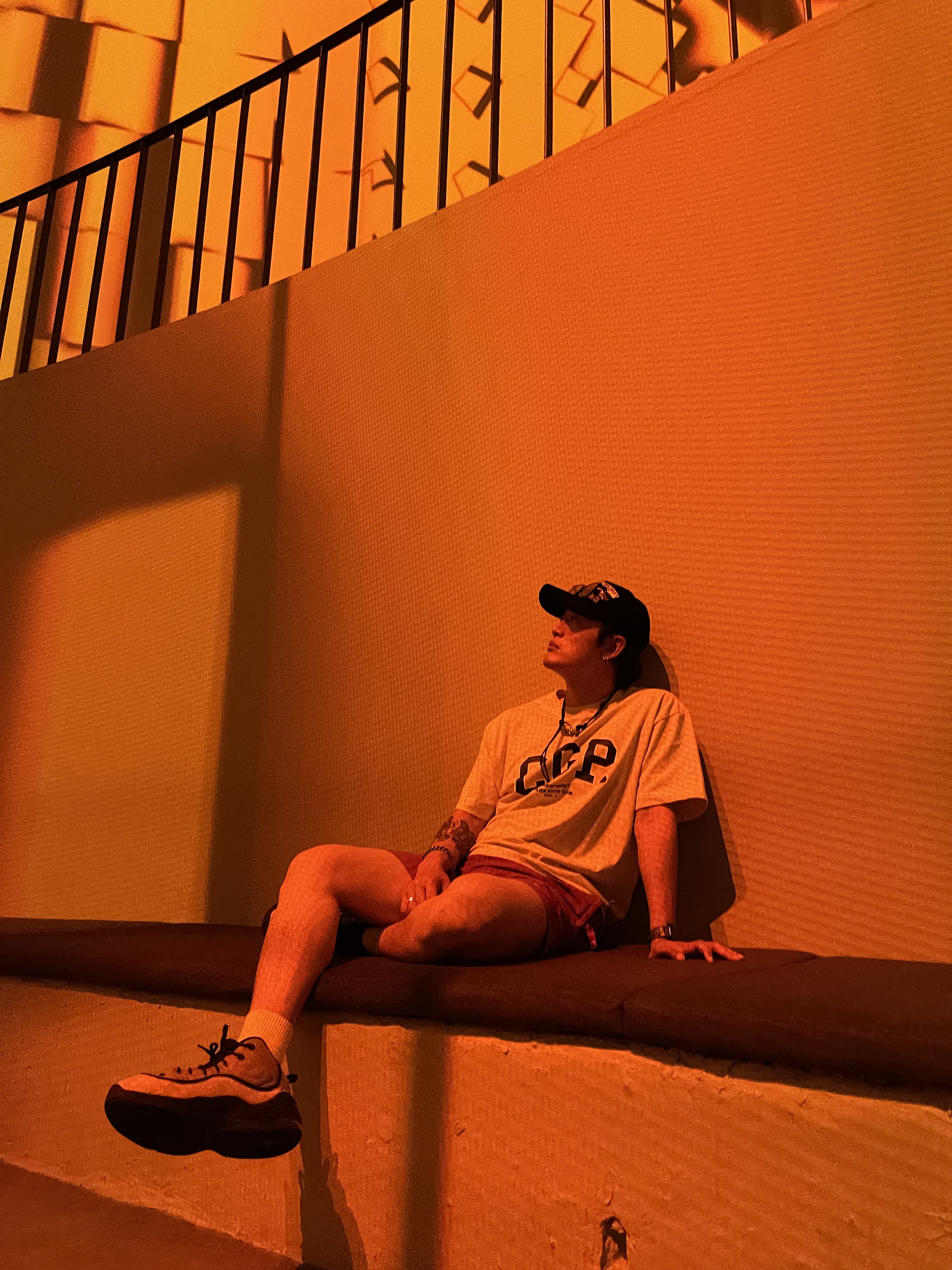 Nike x Stussy Air Penny II Rattan and Limestone, The Museum Visitor x Jon Burgerman Pinky Winky & Charlie Ball Cap Black 착용 스타일