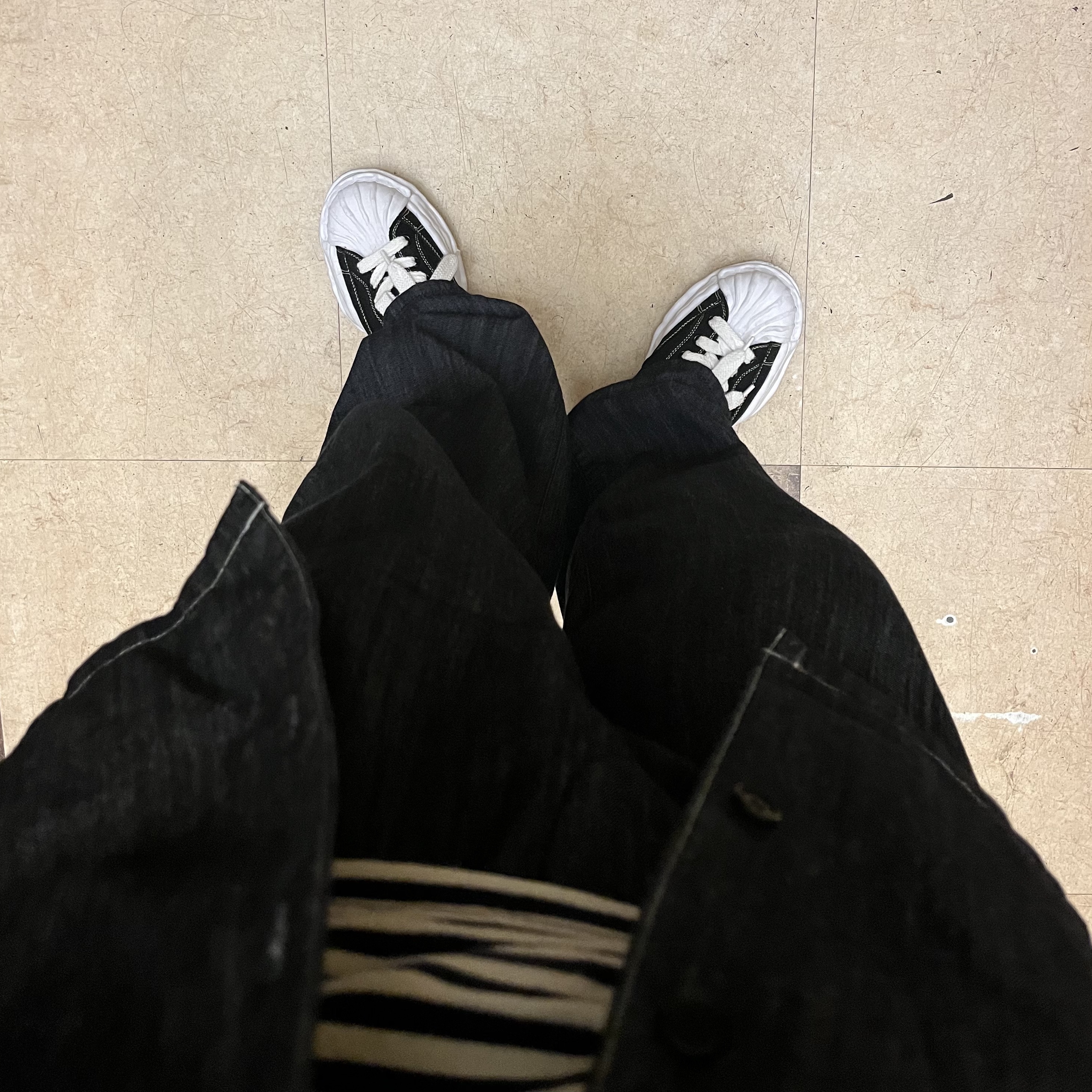 Maison Mihara Yasuhiro Blakey OG Sole Canvas Low-top Sneakers Black White 착용 스타일