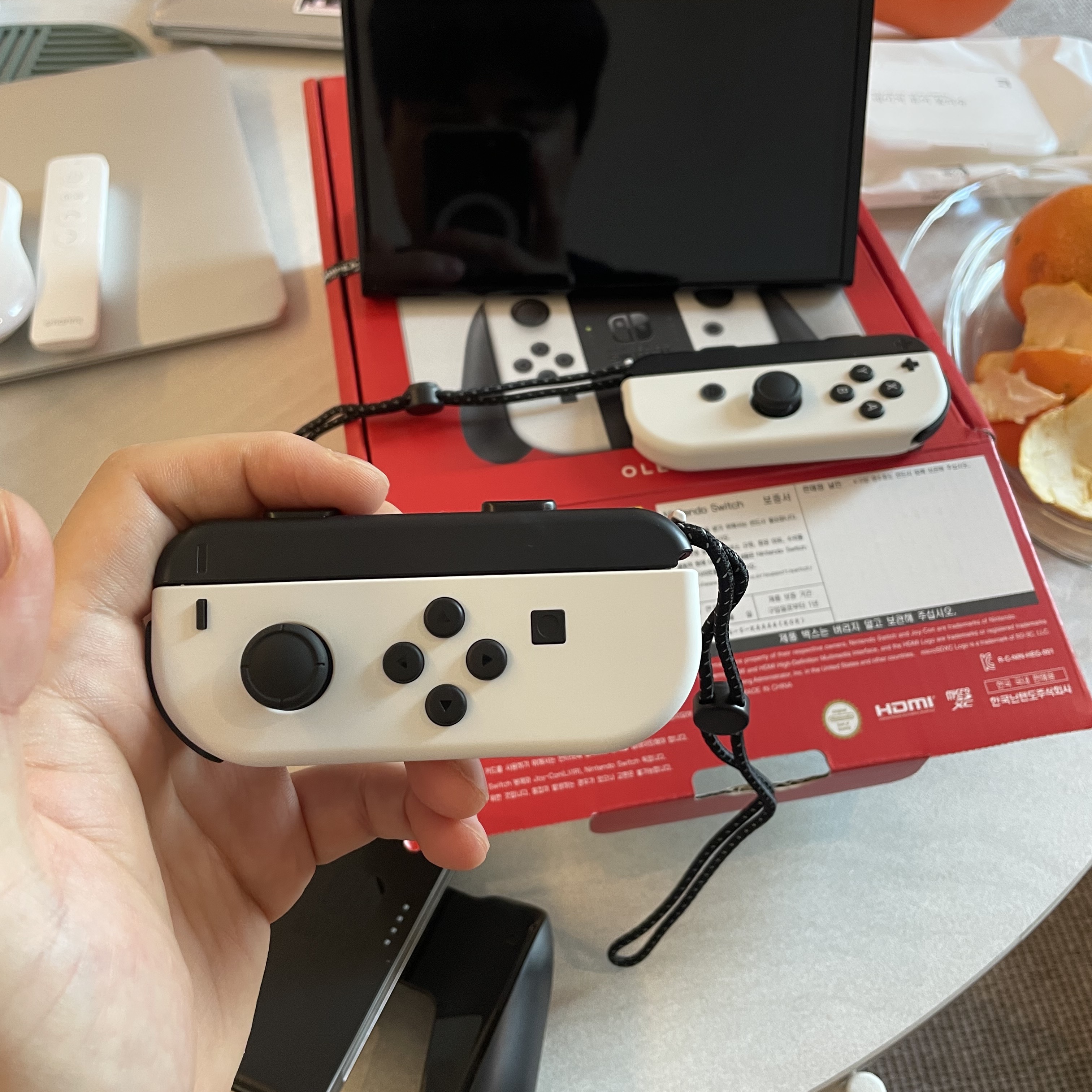 Nintendo Switch OLED White (Korean Ver.) 착용 스타일