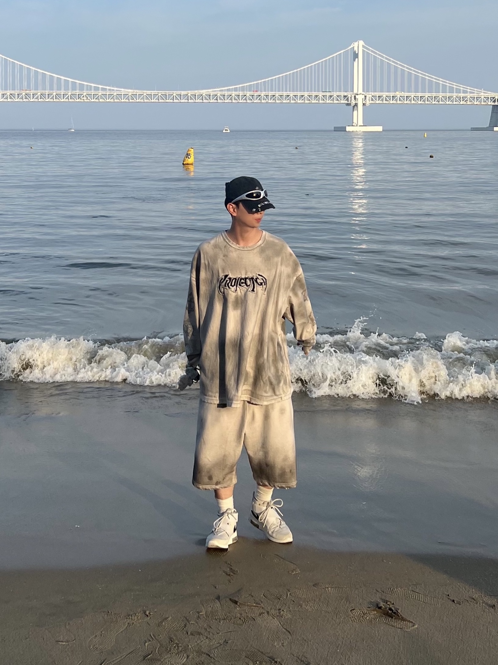 Project G/R Furious Logo Applique L/S T-Shirt Grey - 10 Corso Como Exclusive, Project G/R Furious Logo Applique Shorts Grey - 10 Corso Como Exclusive 착용 스타일 - 3