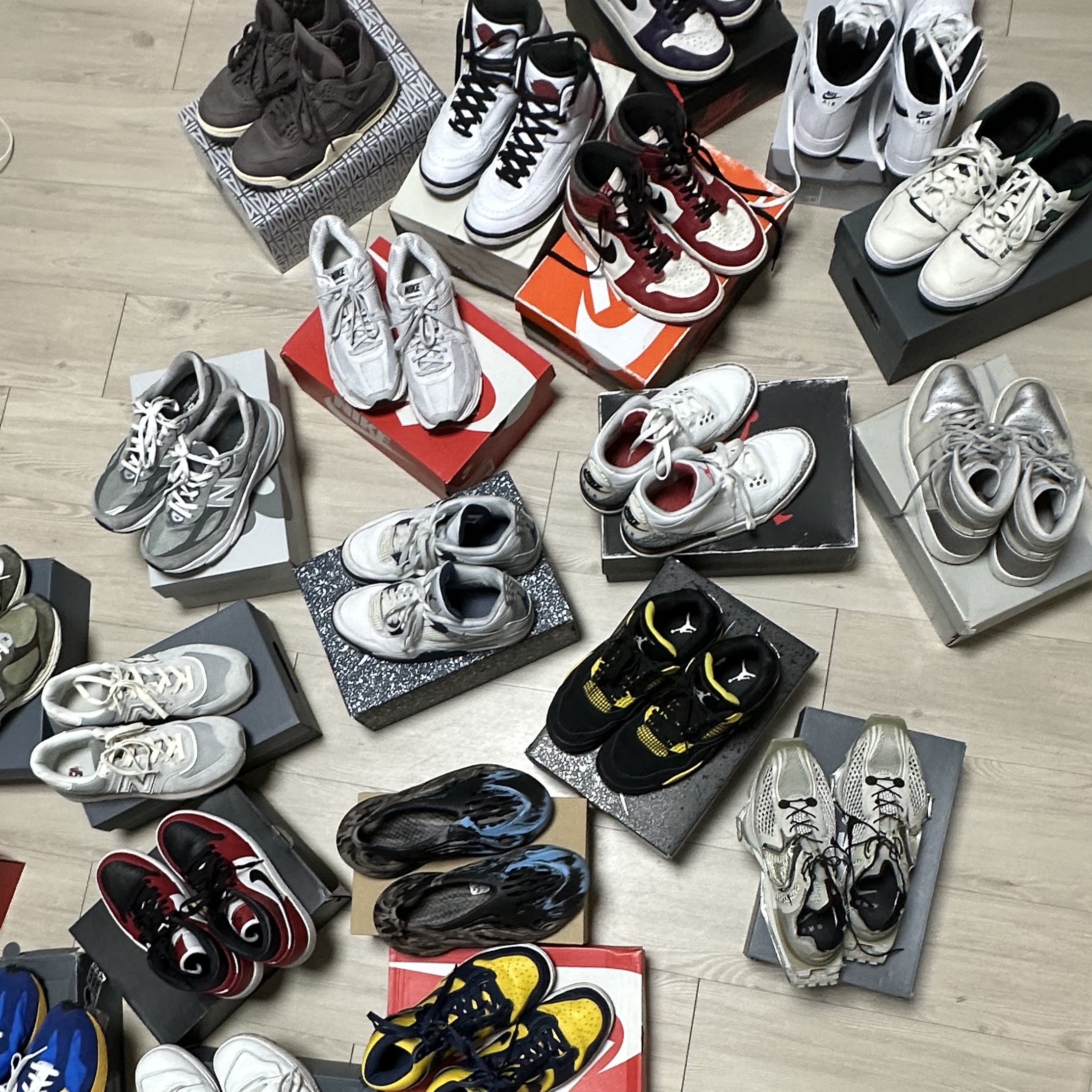 Jordan 4 Retro Thunder 2023, Jordan 1 Retro High OG Chicago 2022 착용 스타일 - 2