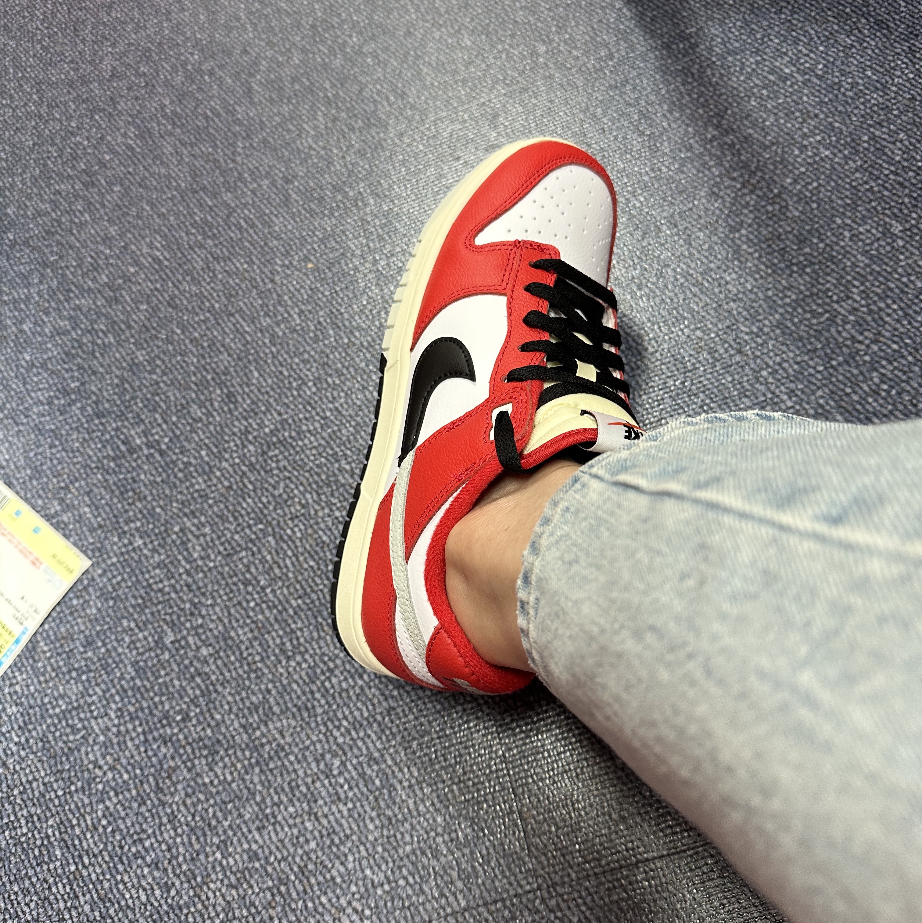Nike Dunk Low Retro PRM University Red Black 착용 스타일 - 2