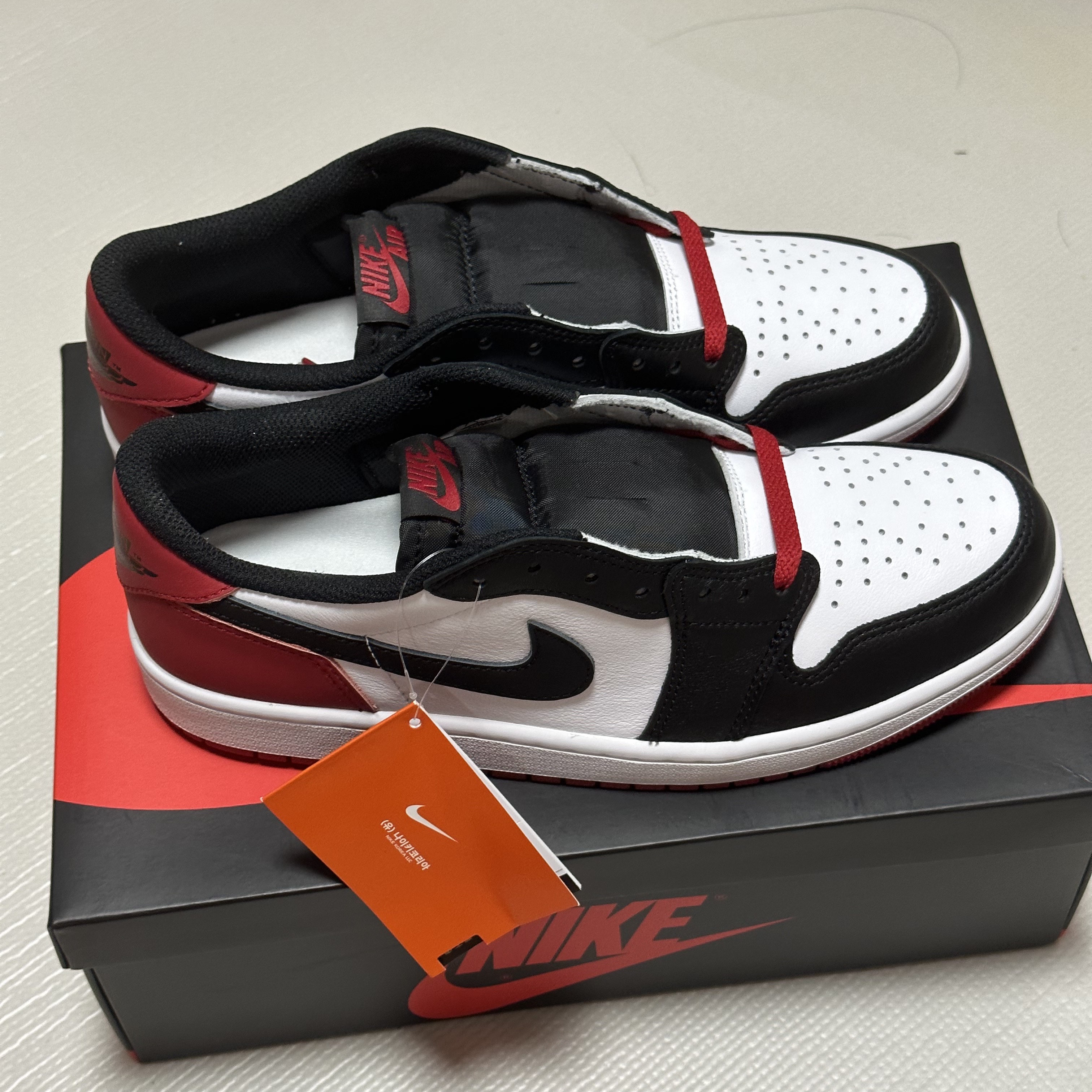 Jordan 1 Retro Low OG Black Toe 착용 스타일 - 2