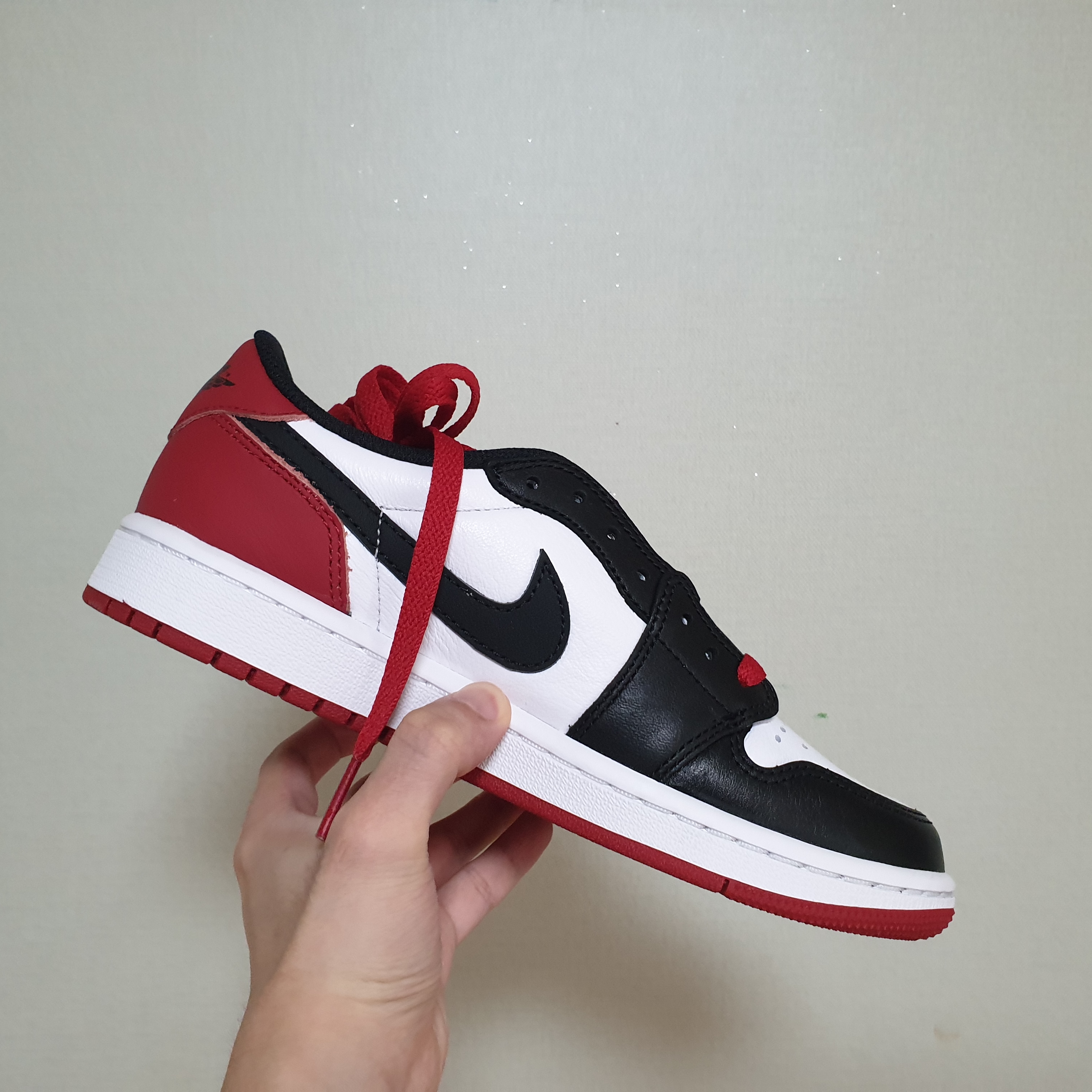 Jordan 1 Retro Low OG Black Toe 착용 스타일 - 2