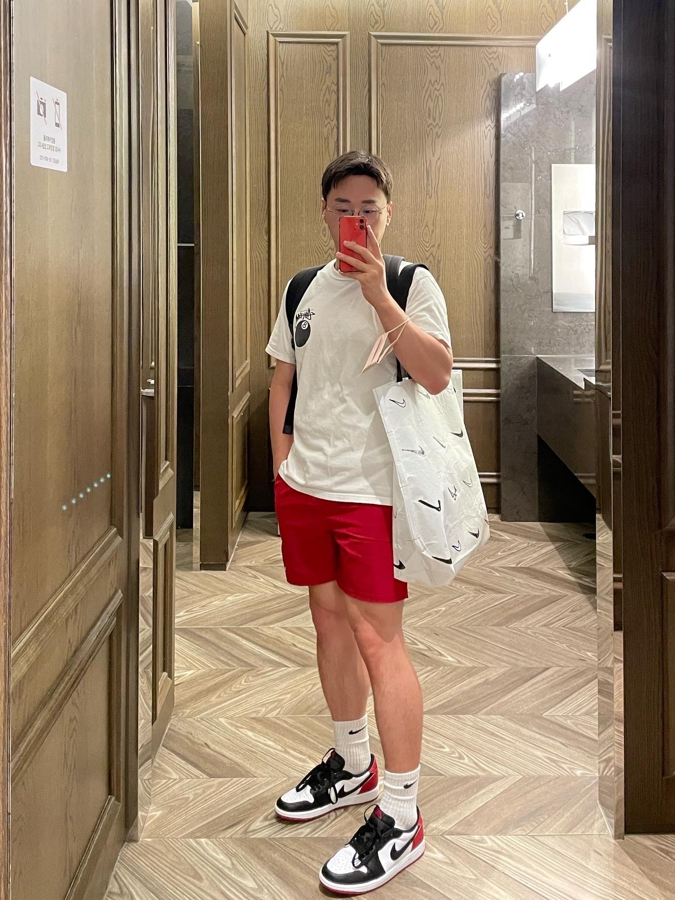 Jordan 1 Retro Low OG Black Toe, Stussy 8 Ball T-Shirt White - 22SS 착용 스타일 - 1