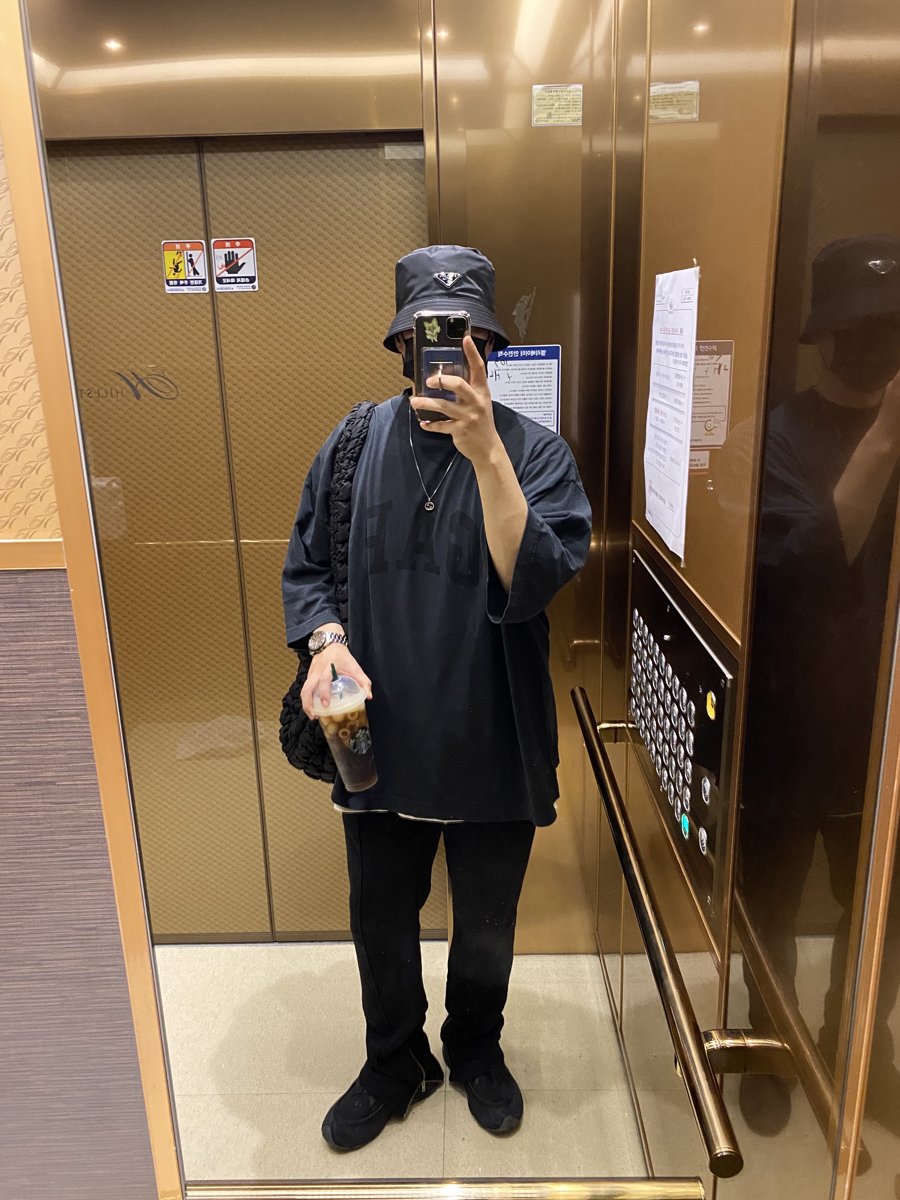 Prada Re-Nylon Bucket Hat Black, Yeezy Gap Engineered By Balenciaga Dove 3/4 Sleeve T-Shirt Washed Black 착용 스타일