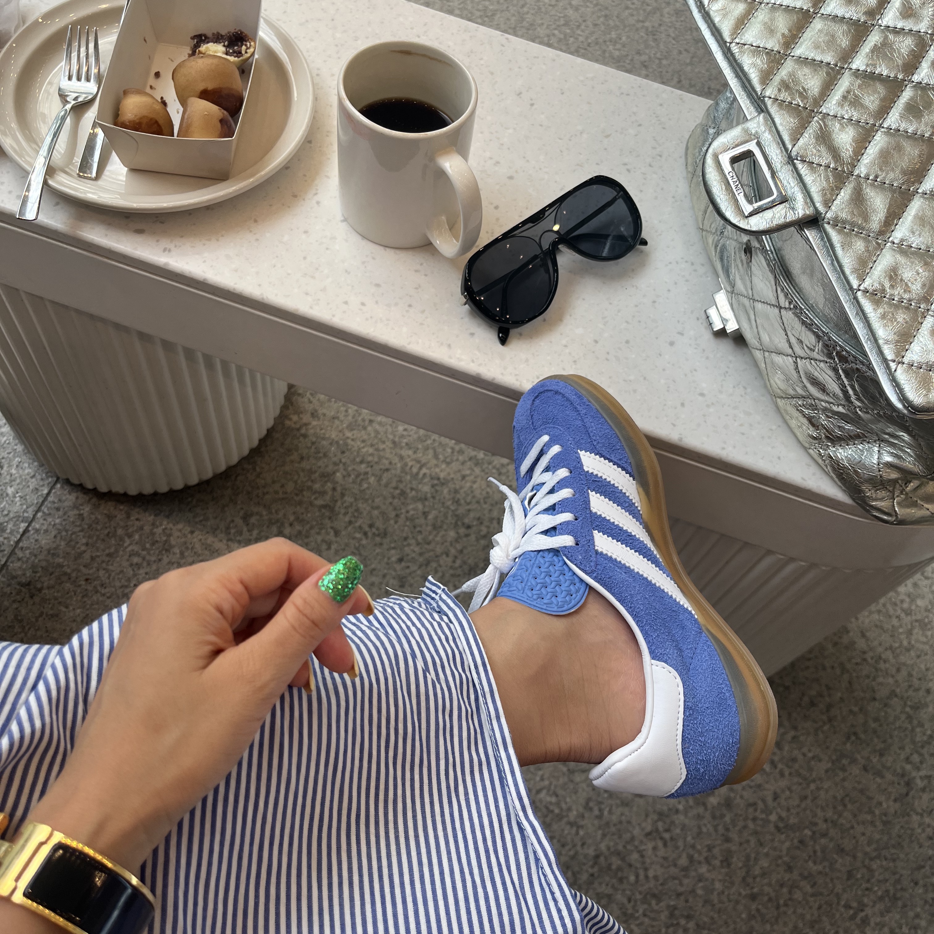 (W) Adidas Gazelle Indoor Blue Fusion Cloud White 착용 스타일